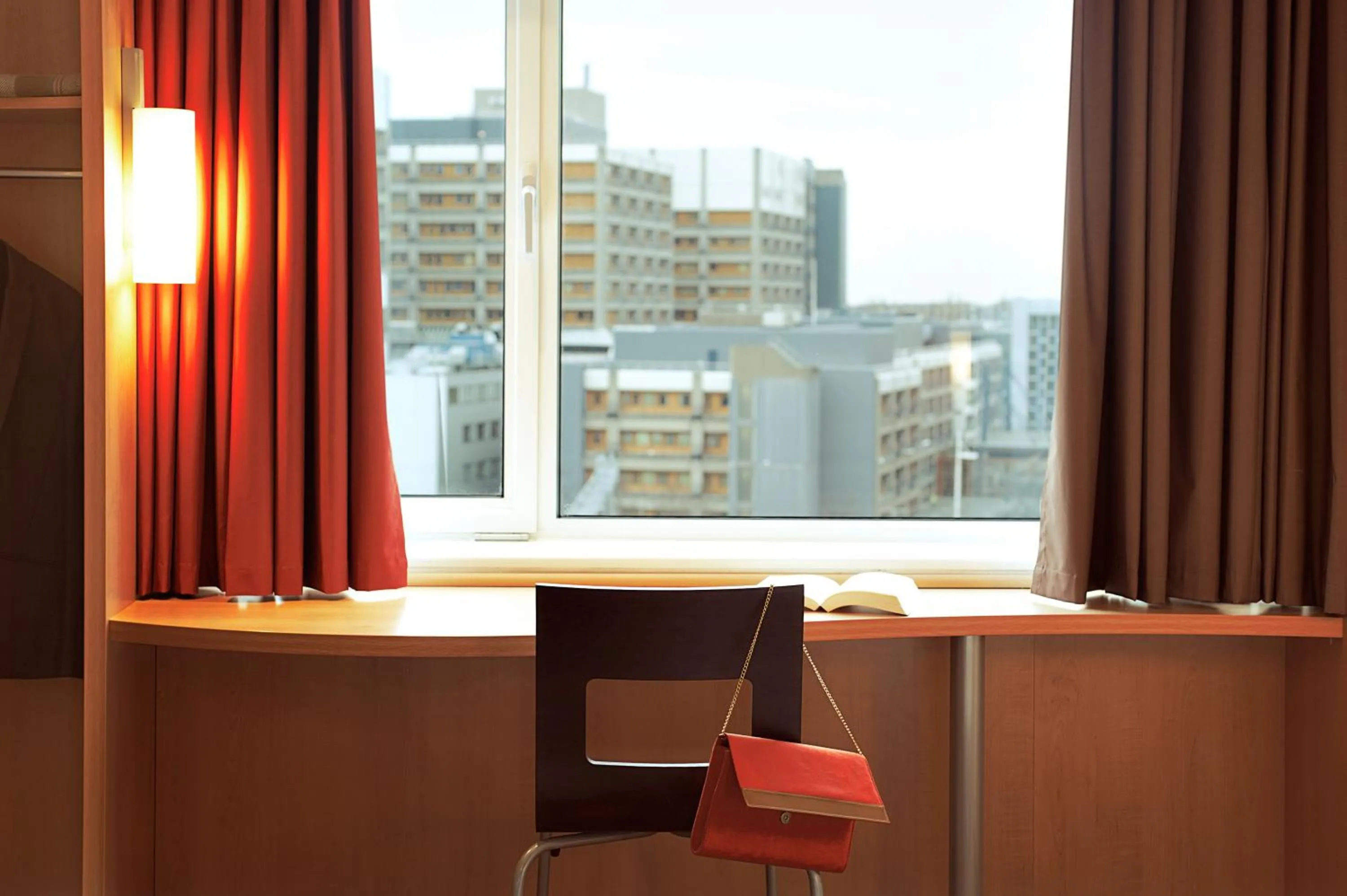 Seating area in Ibis Barcelona Centro (Sagrada Familia)
