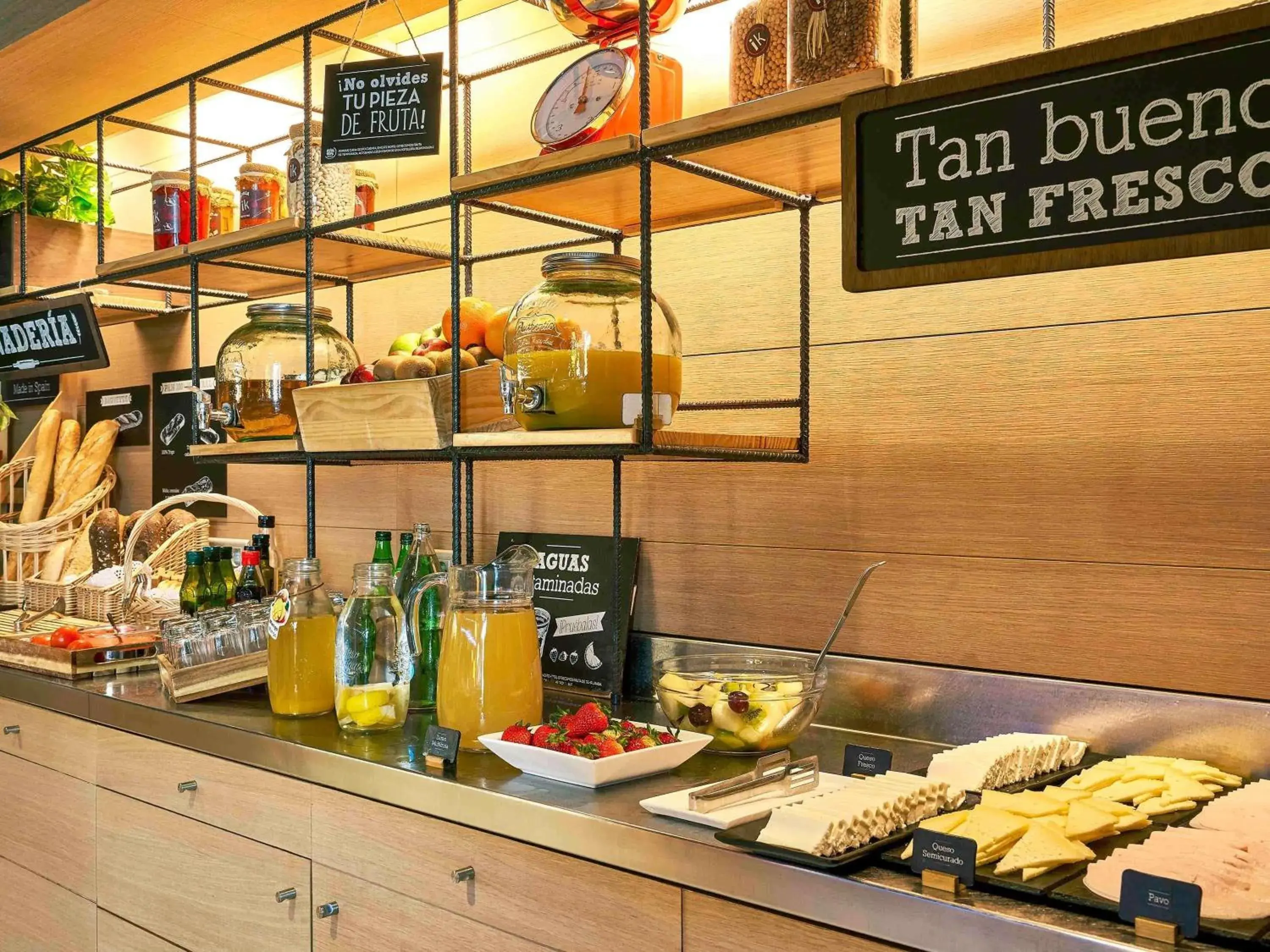 Breakfast in Ibis Barcelona Centro (Sagrada Familia) Breakfast in Ibis Barcelona Centro (Sagrada Familia)