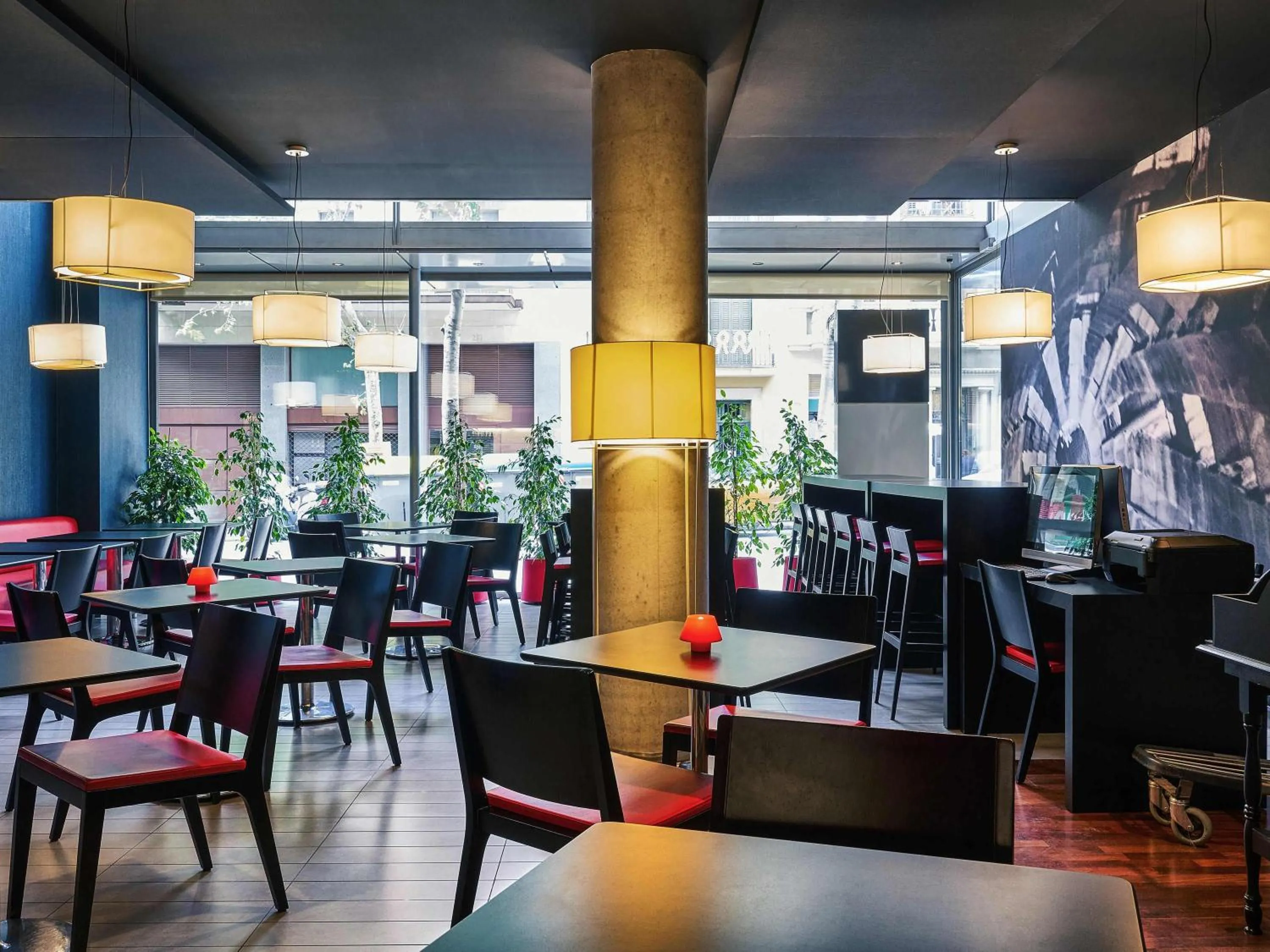 Lounge or bar in Ibis Barcelona Centro (Sagrada Familia)