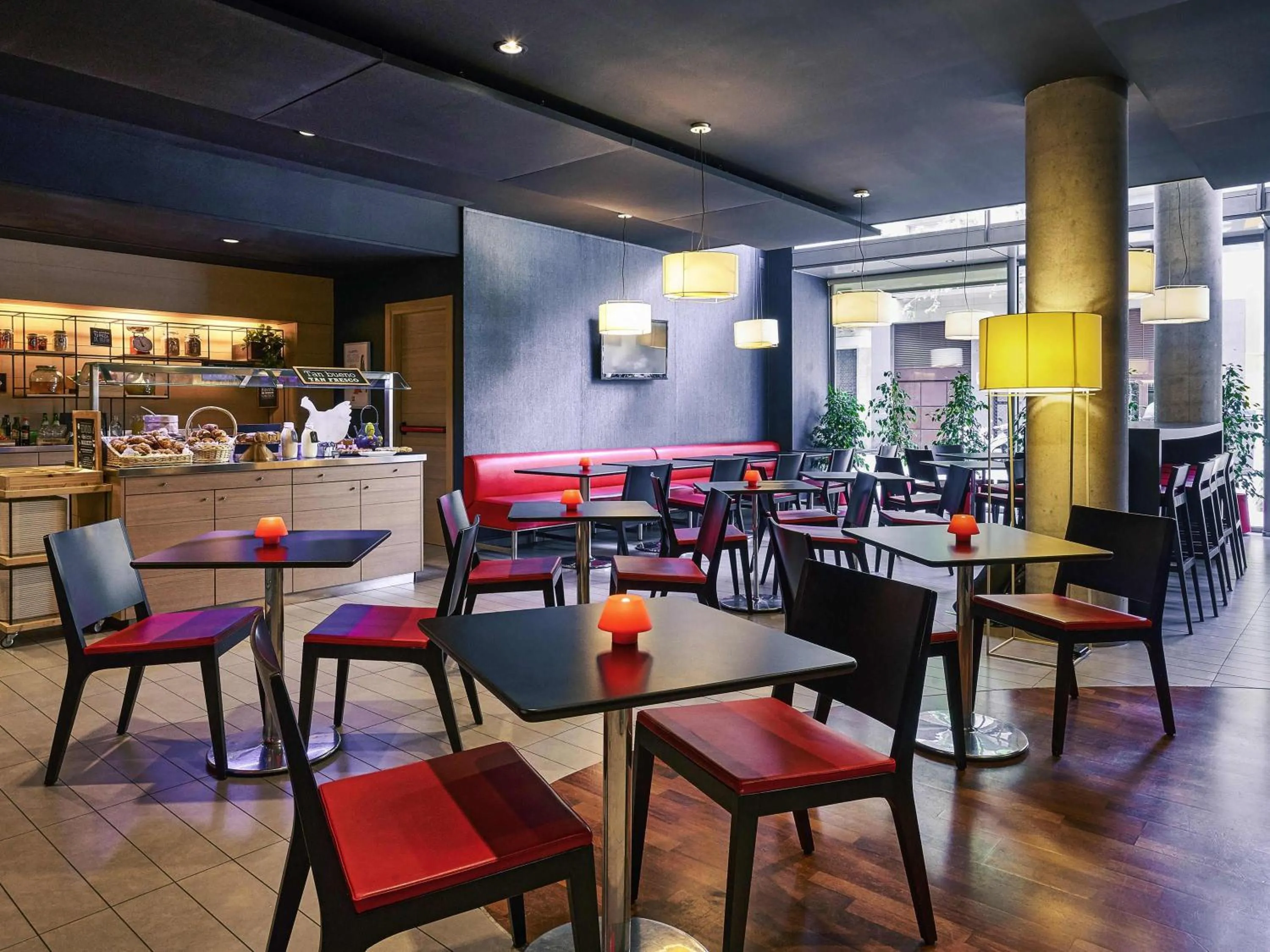 Lounge or bar in Ibis Barcelona Centro (Sagrada Familia)