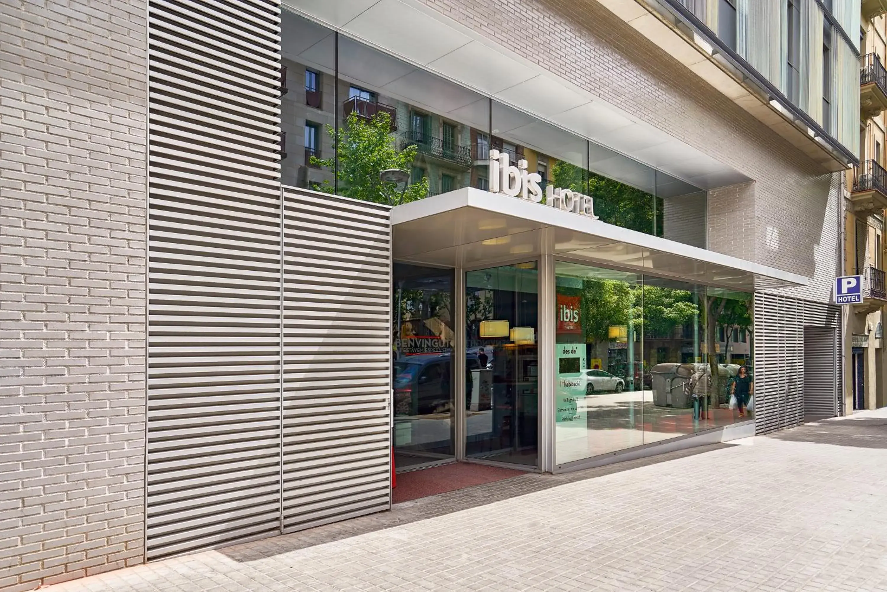 Facade/entrance in Ibis Barcelona Centro (Sagrada Familia) Facade/entrance in Ibis Barcelona Centro (Sagrada Familia)