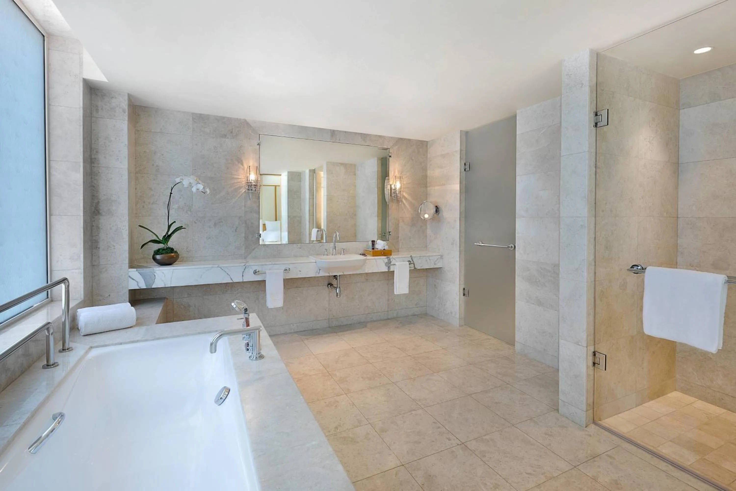 Bathroom in The Ritz-Carlton, Dubai International Financial Centre
