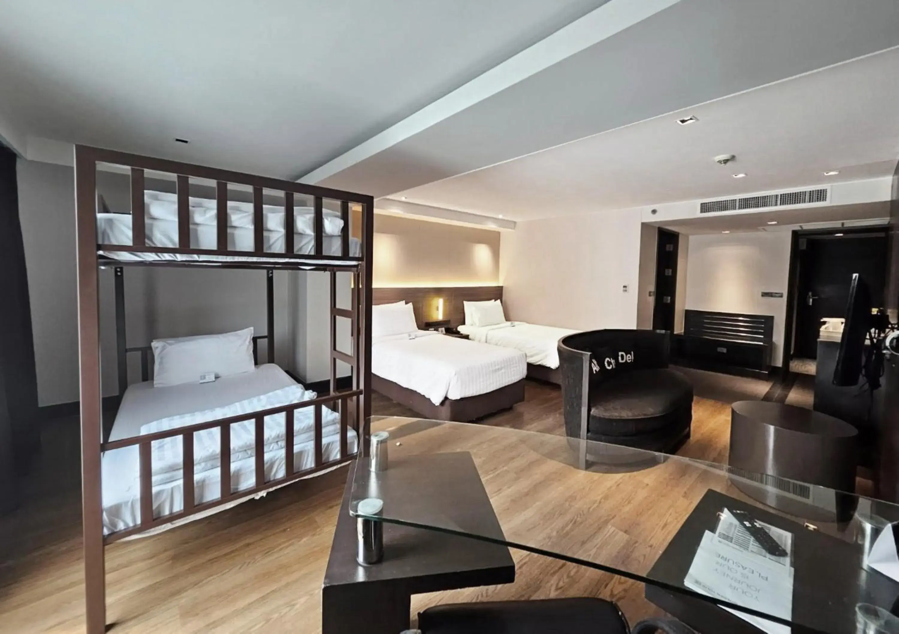 Family Suite with Bunk Bed in Golden Tulip Mandison Suites Family Suite with Bunk Bed in Golden Tulip Mandison Suites