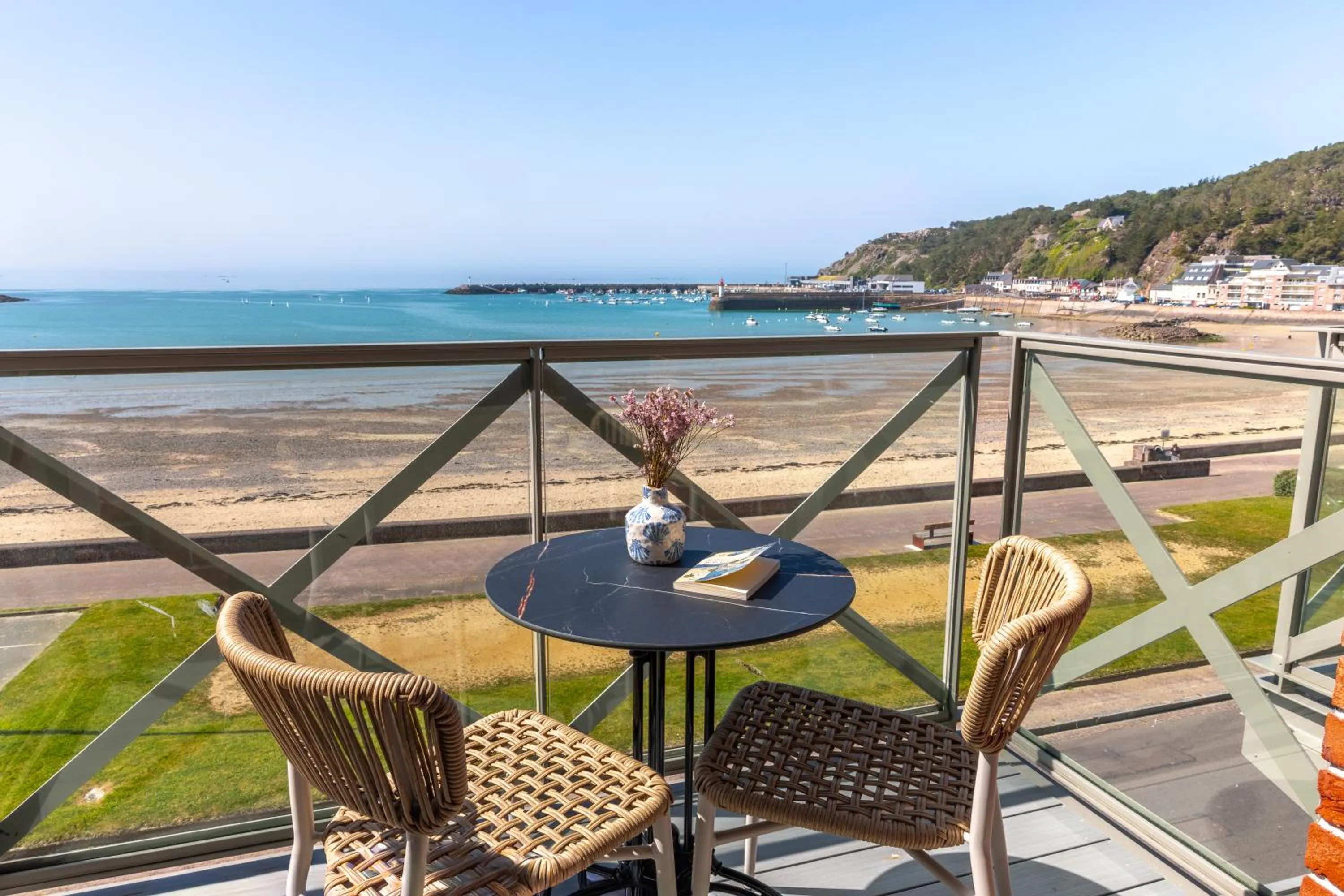 Deluxe Double Room with Balcony and Sea View in Hôtel de la Plage