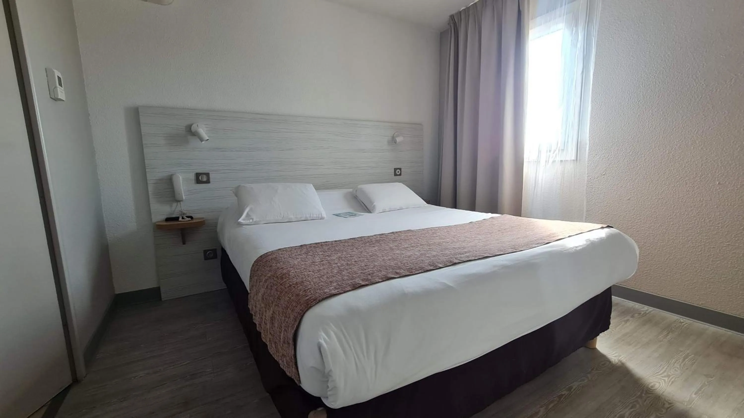 Bedroom, Bed in Kyriad Montpellier Sud - A709