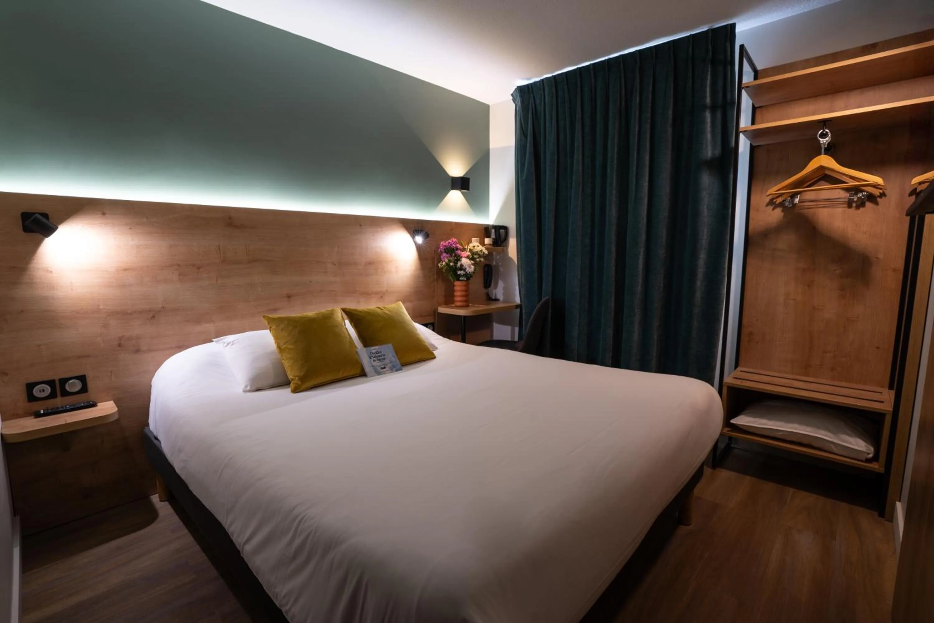 Bed in Kyriad Montpellier Sud - A709