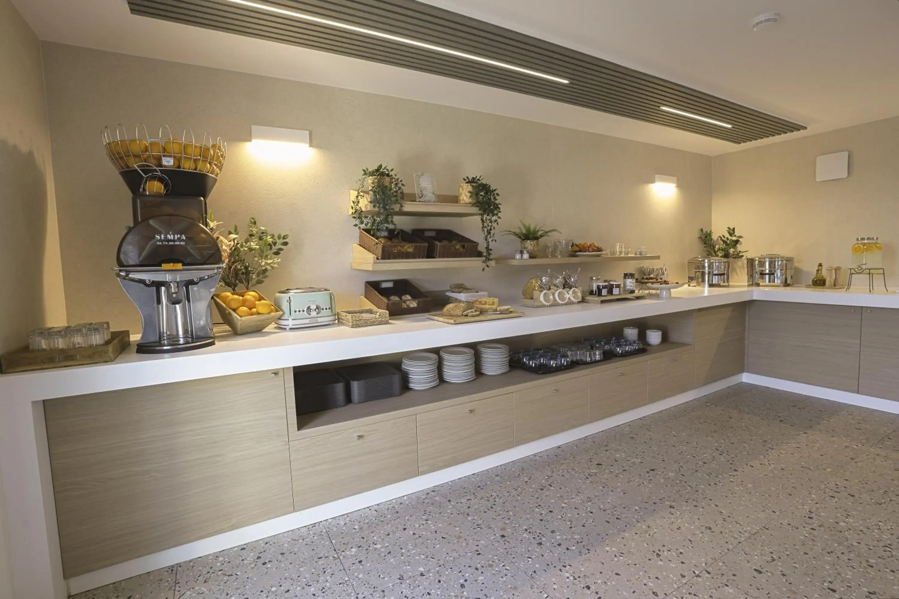 Breakfast in Kyriad Montpellier Sud - A709 Breakfast in Kyriad Montpellier Sud - A709