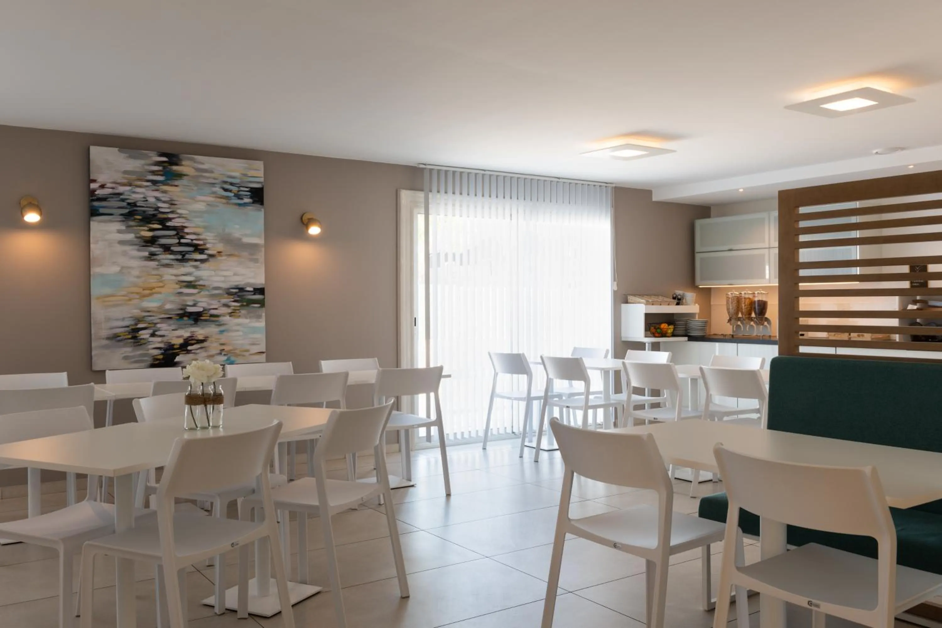 Communal lounge/ TV room in Kyriad Montpellier Sud - A709