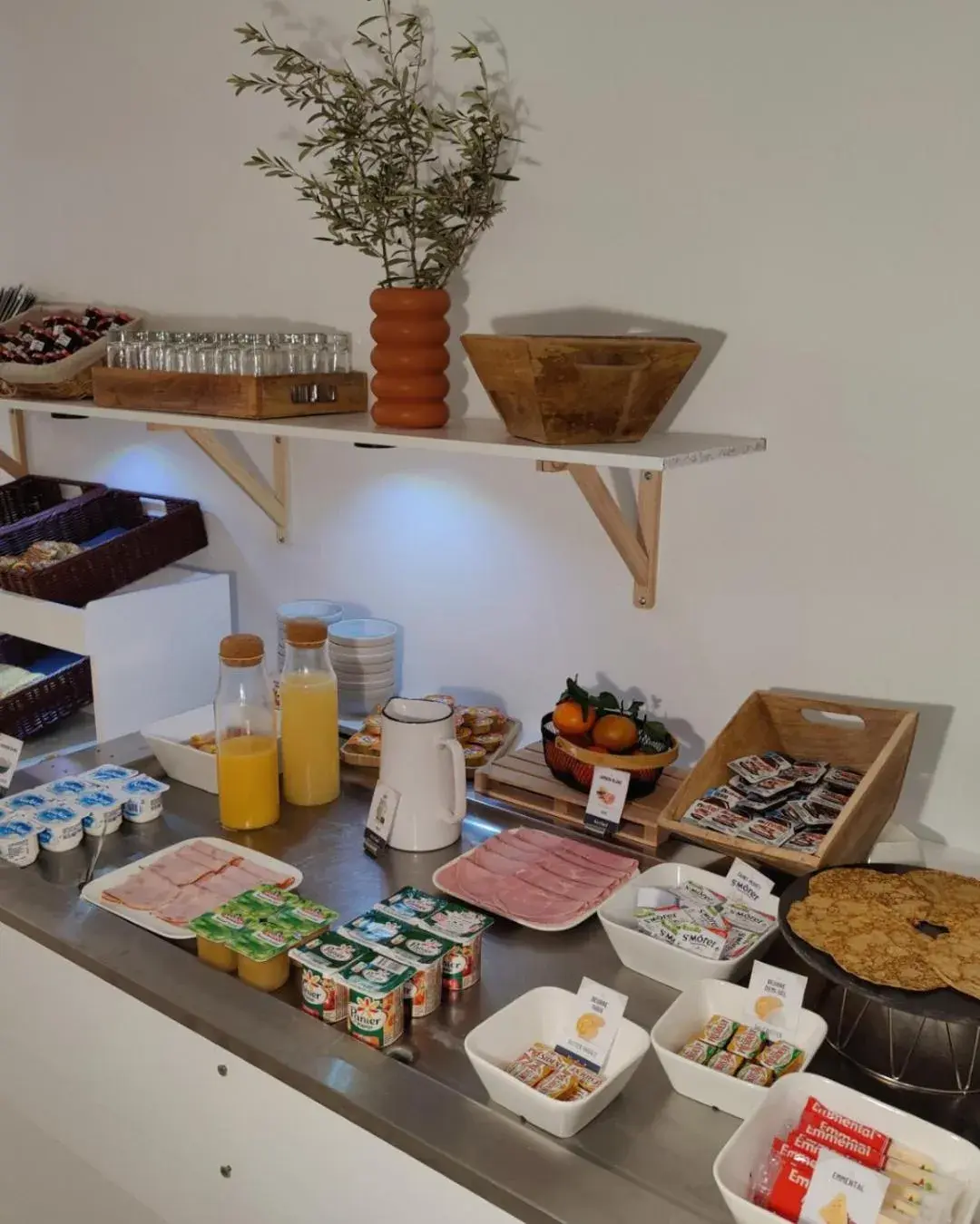 Breakfast in Kyriad Montpellier Sud - A709 Breakfast in Kyriad Montpellier Sud - A709