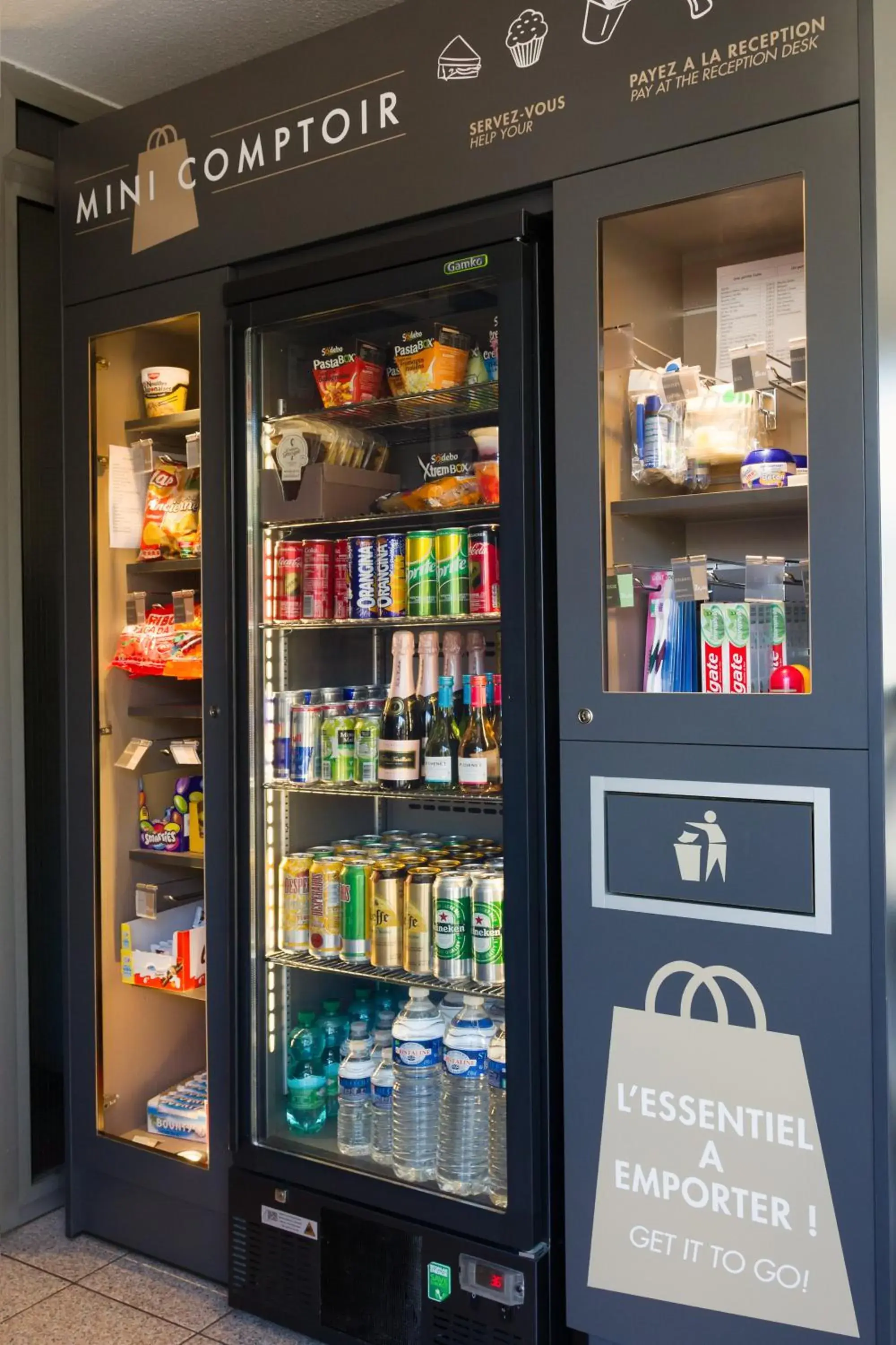 Lounge or bar in Kyriad Montpellier Sud - A709 Lounge or bar in Kyriad Montpellier Sud - A709