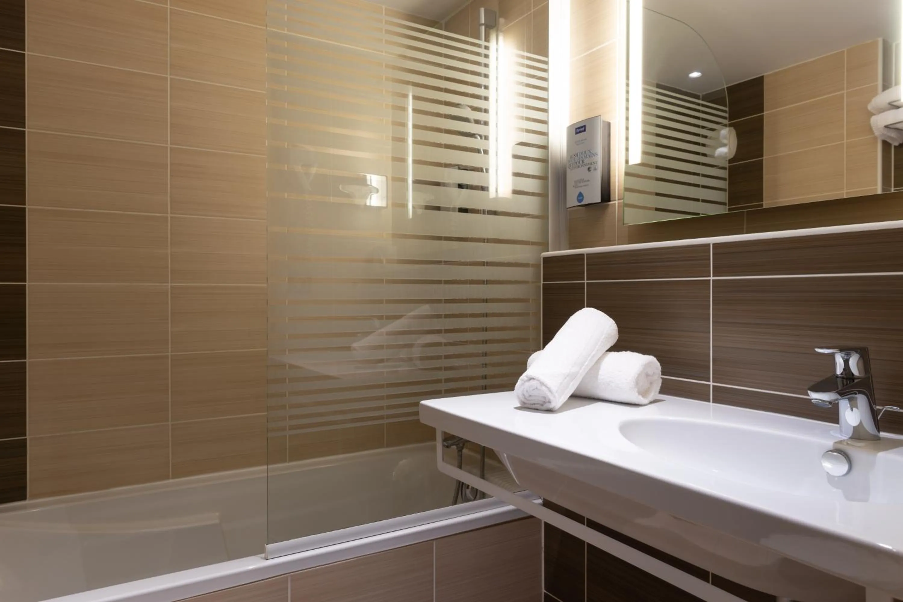 Bathroom in Kyriad Montpellier Sud - A709