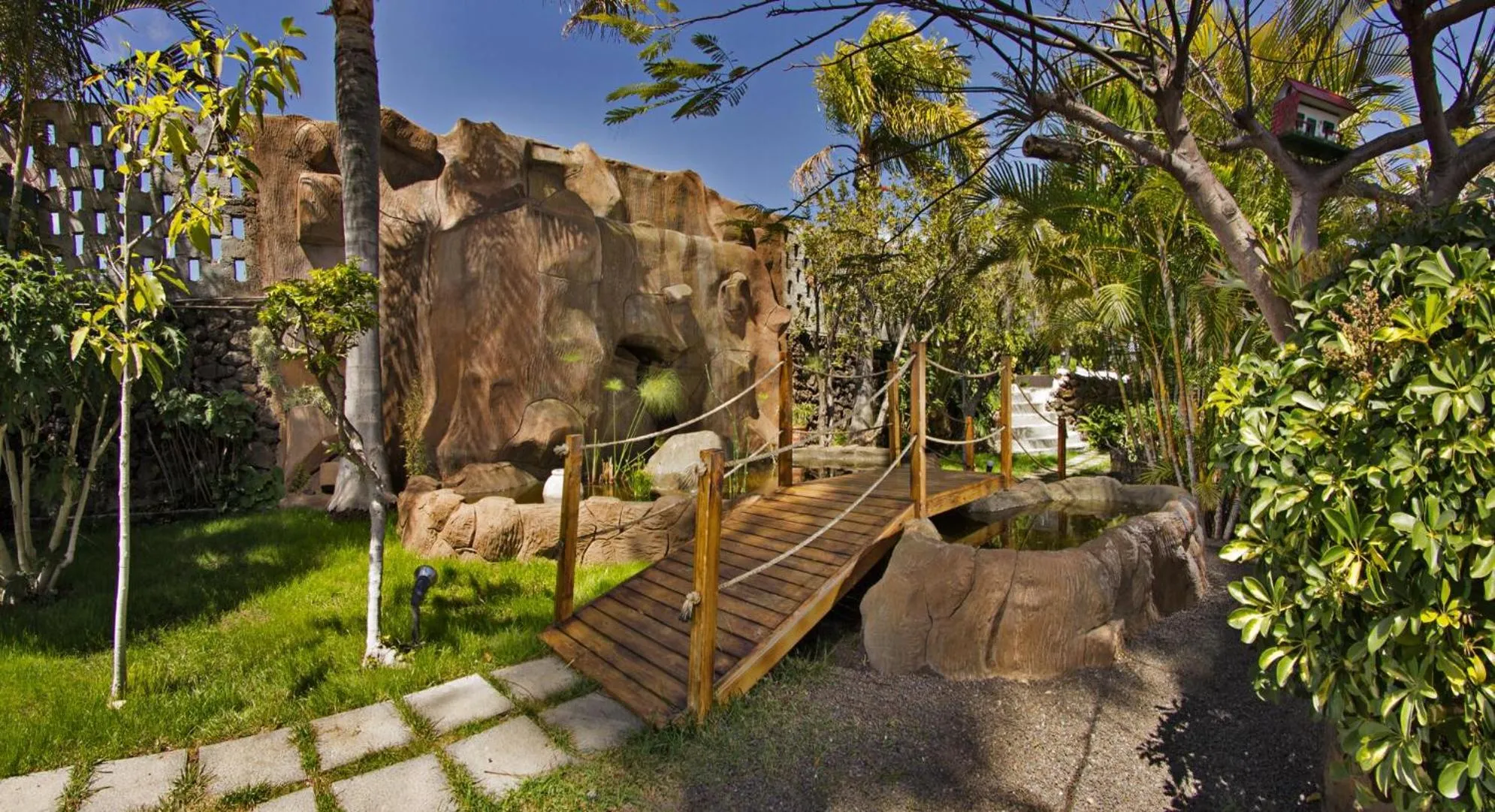 Garden in Apartamentos Adjovimar