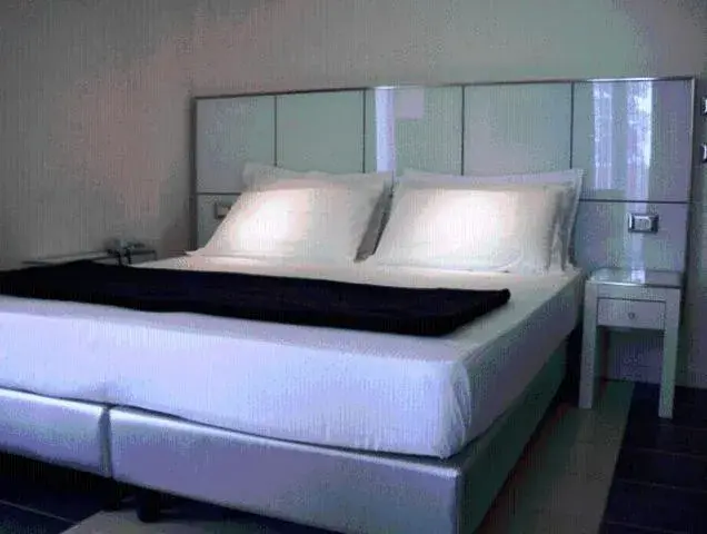 Bedroom, Bed in Atmosphere Suite Hotel