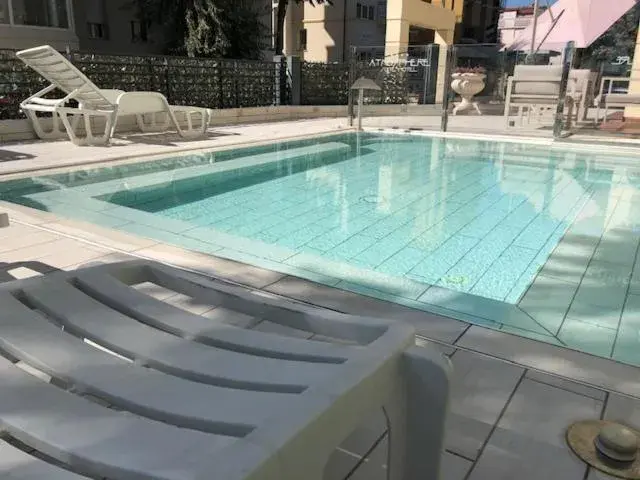 Hot Tub, Swimming Pool in Atmosphere Suite Hotel