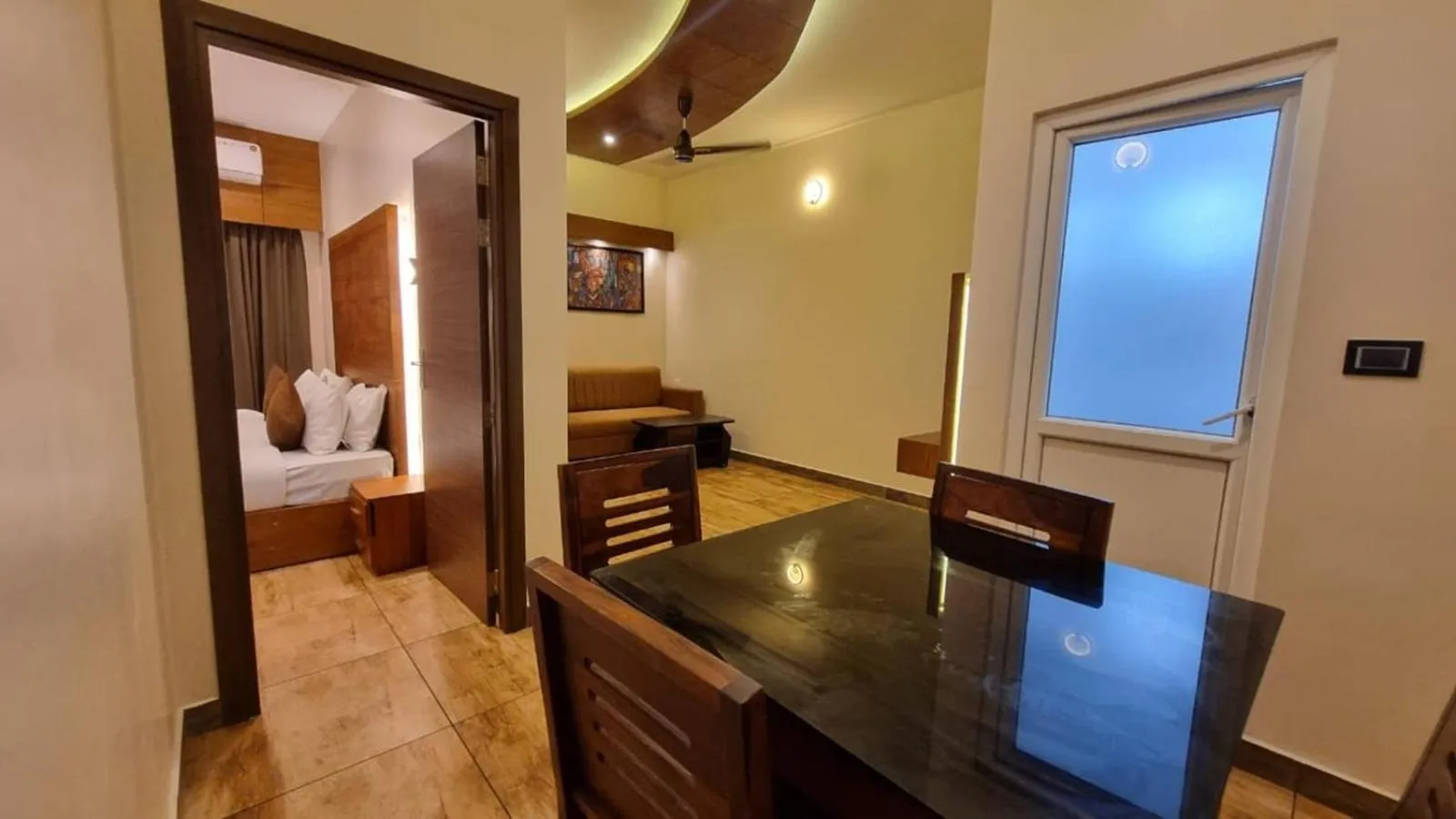 Dining area, Bed in Palette Hill View Resorts Vagamon