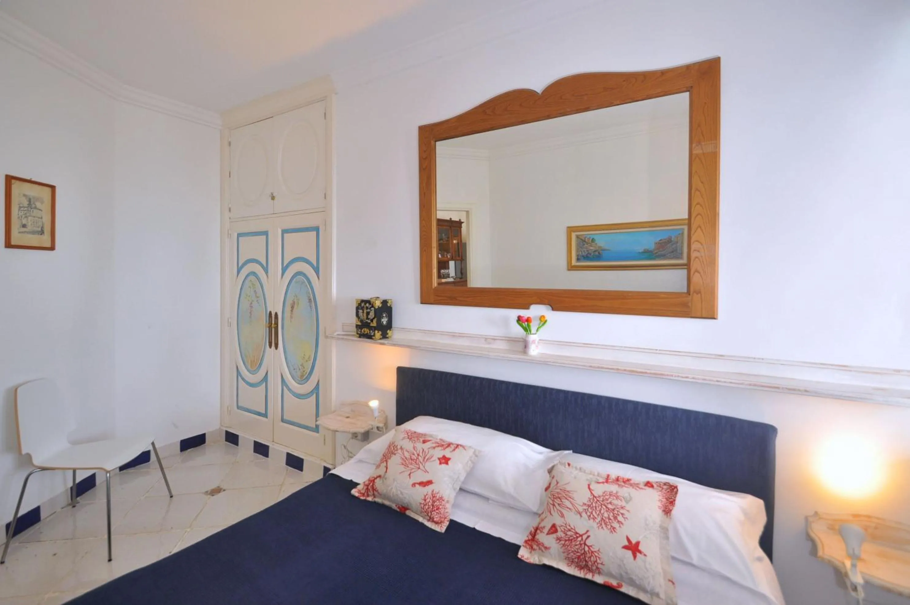 Bedroom, Bed in Star Fish House