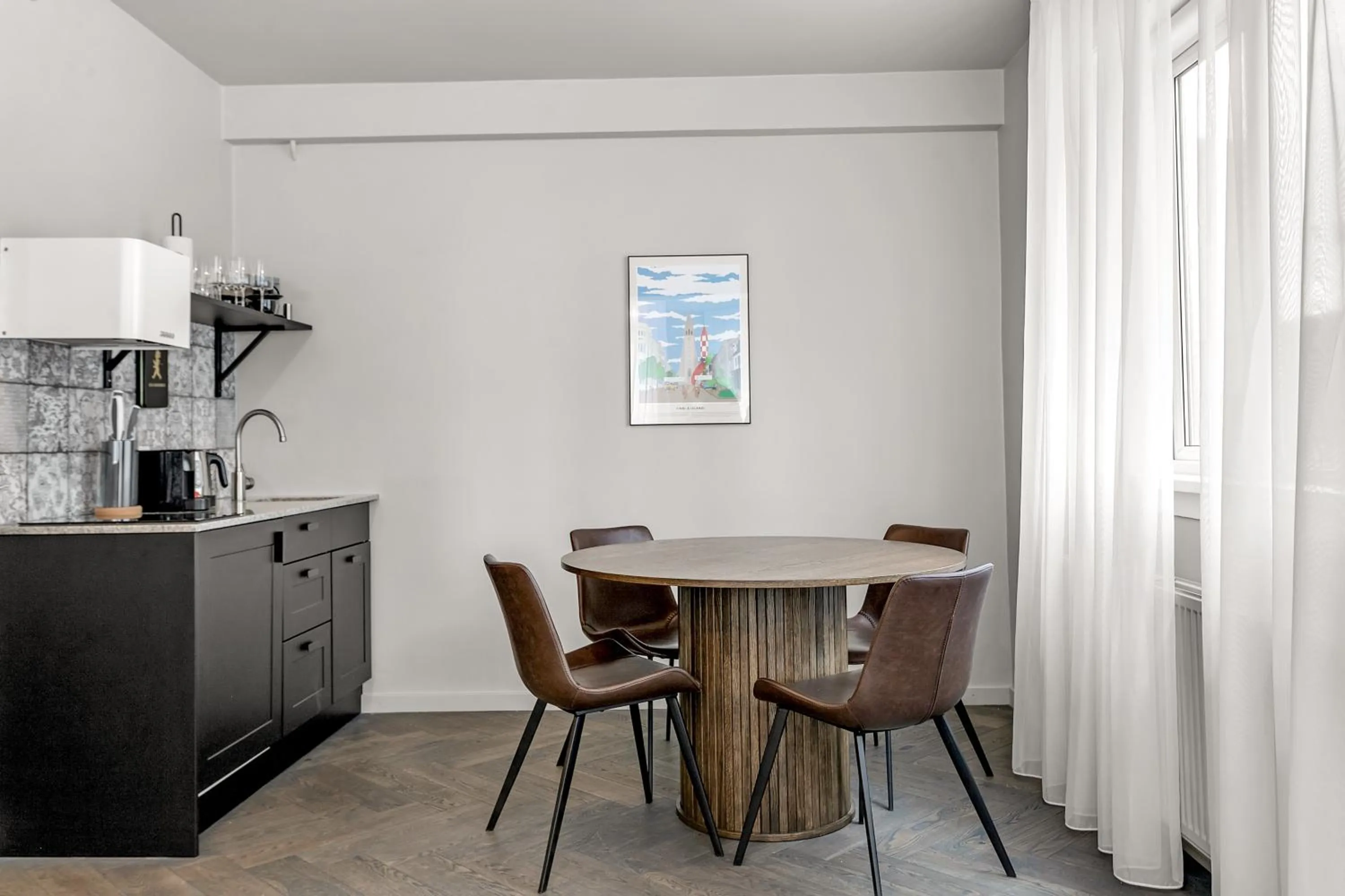 Kitchen or kitchenette in The Swan House by Heimaleiga