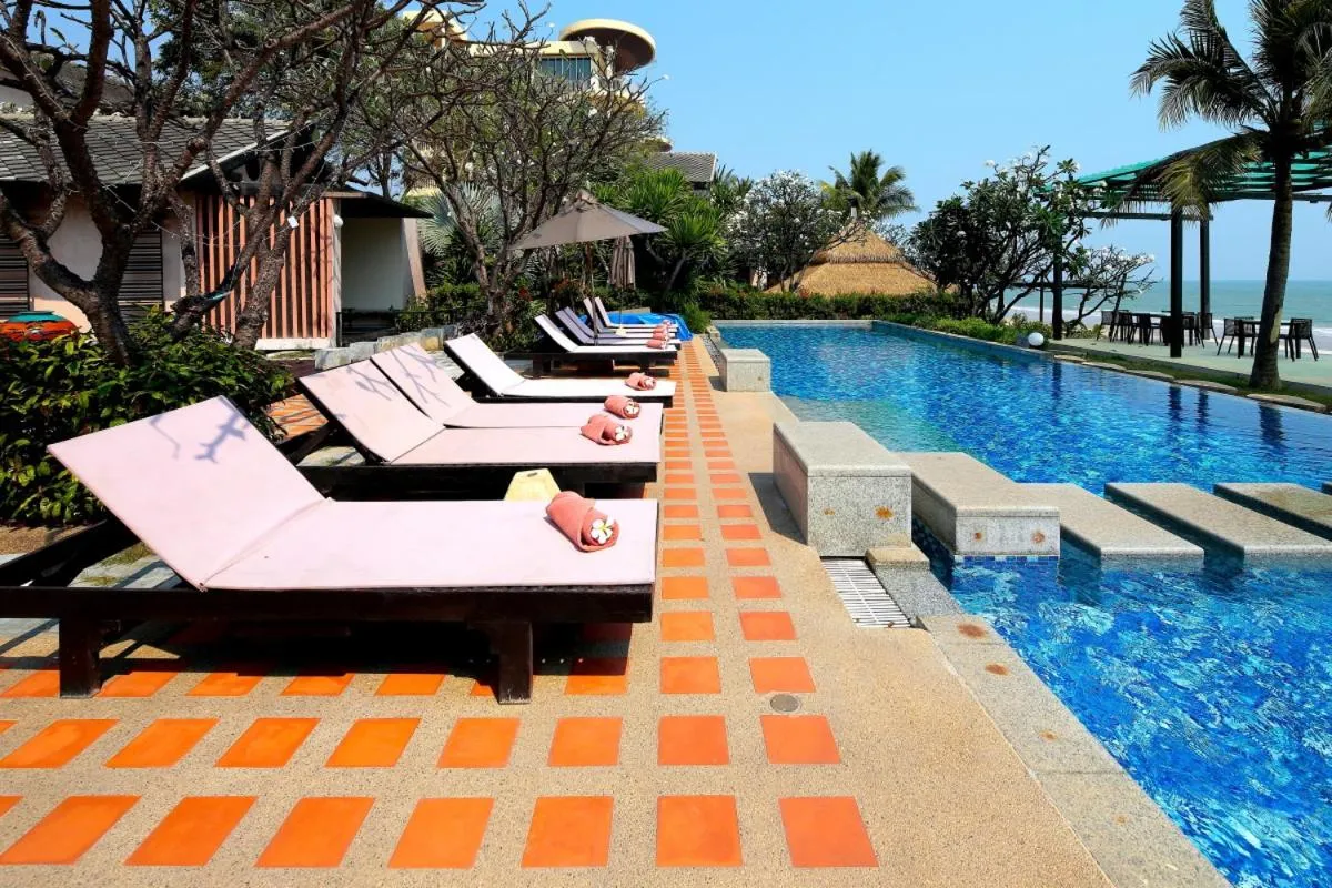 Swimming pool in Purimuntra Resort and Spa