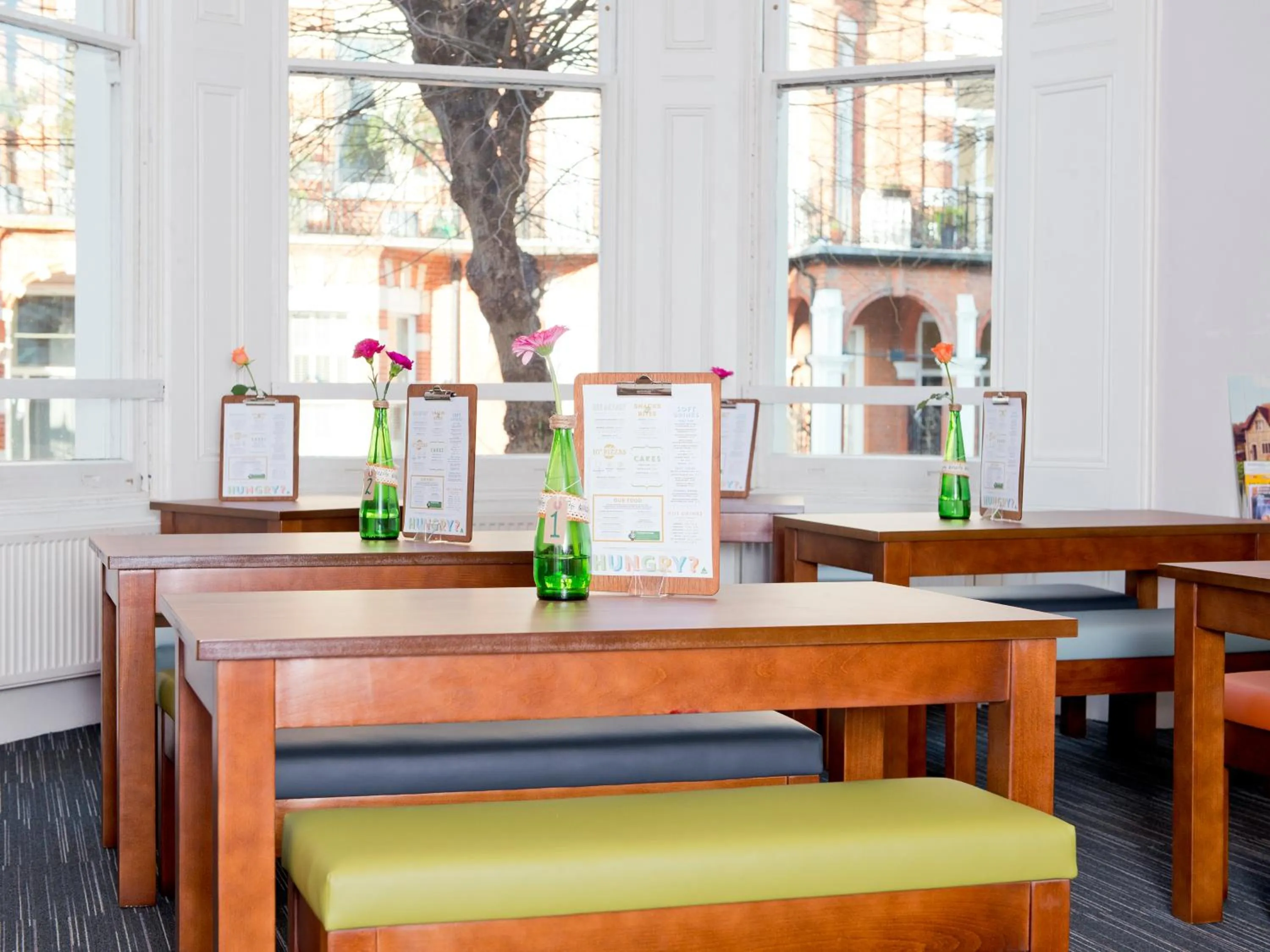 Restaurant/places to eat in YHA London Earl's Court