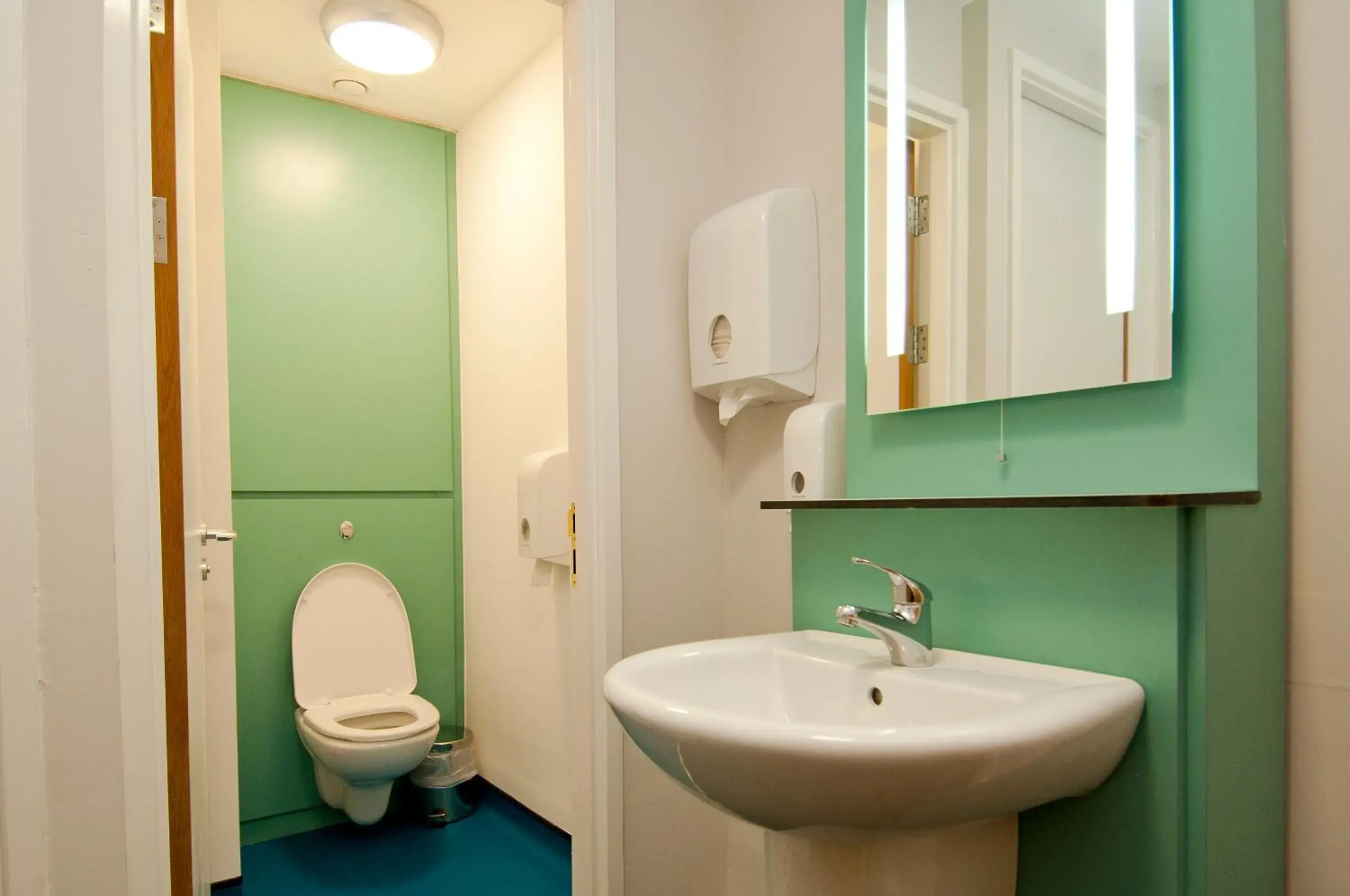 Twin Room with Shared Bathroom in YHA Ambleside Twin Room with Shared Bathroom in YHA Ambleside