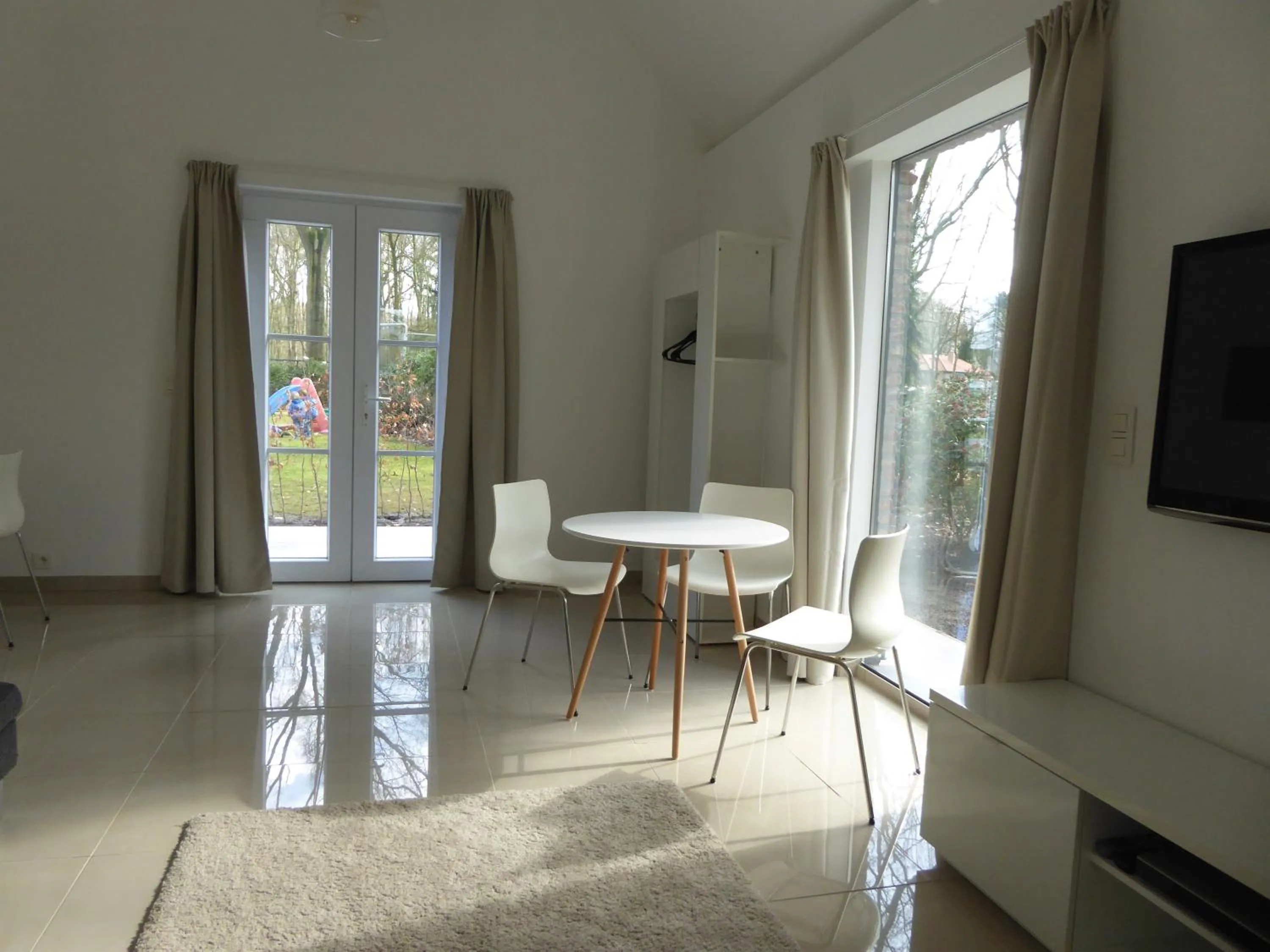 Communal lounge/ TV room in B&B Goudvink