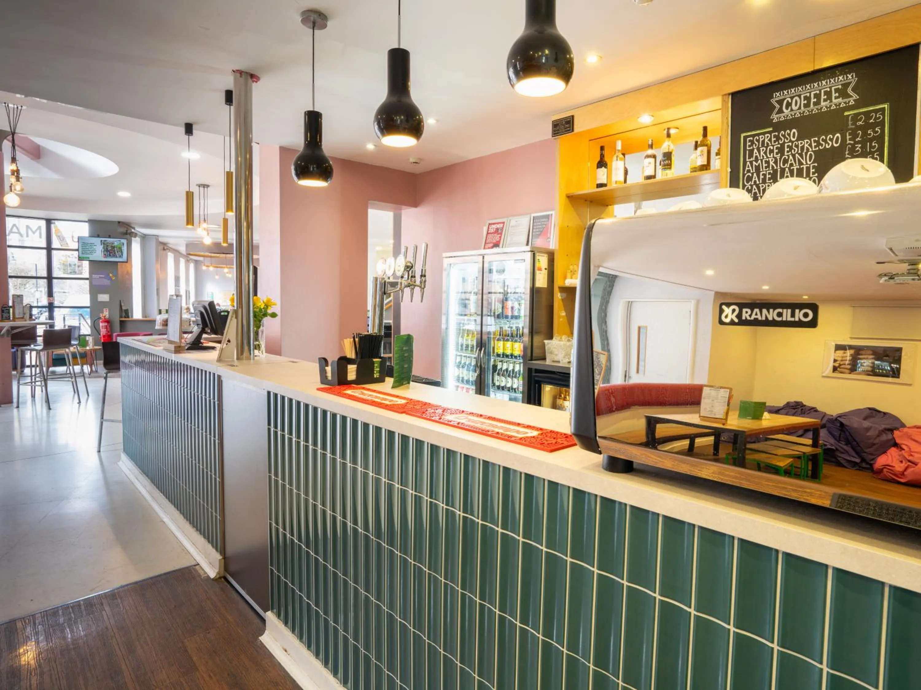 Lounge or bar in YHA Manchester