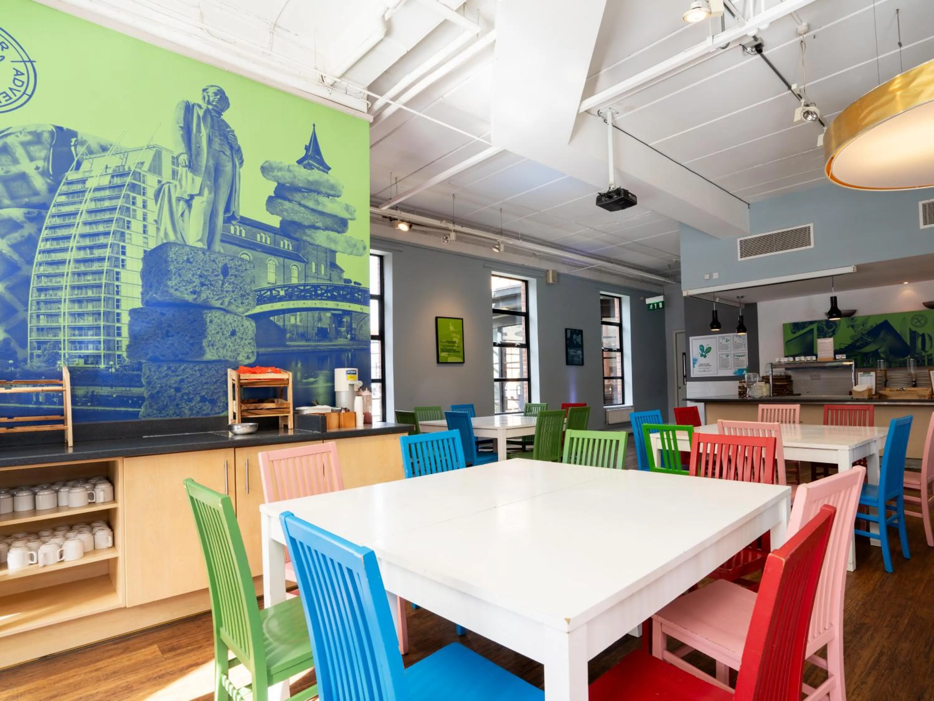 Restaurant/places to eat in YHA Manchester