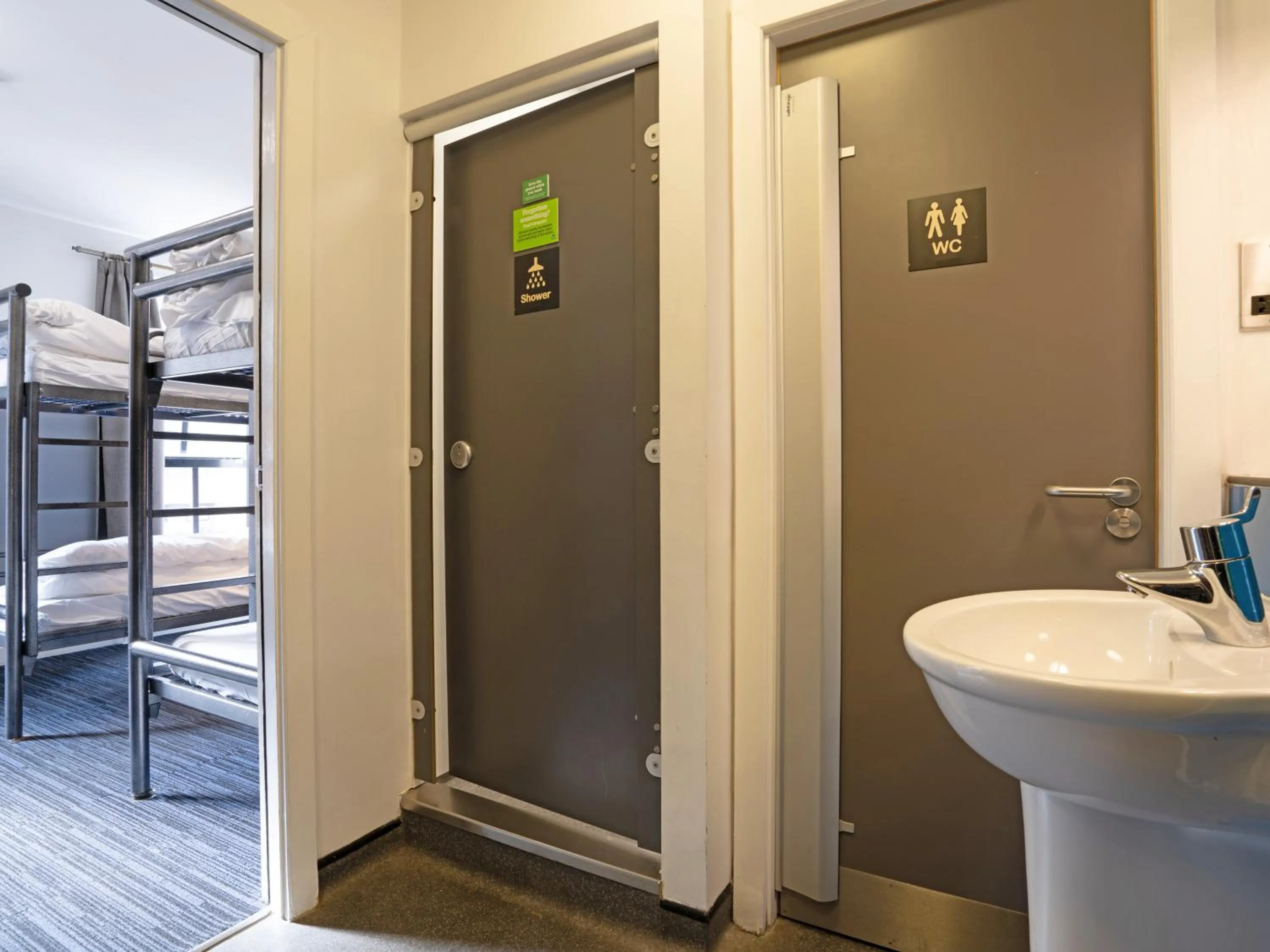 Bathroom, Bed in YHA Manchester