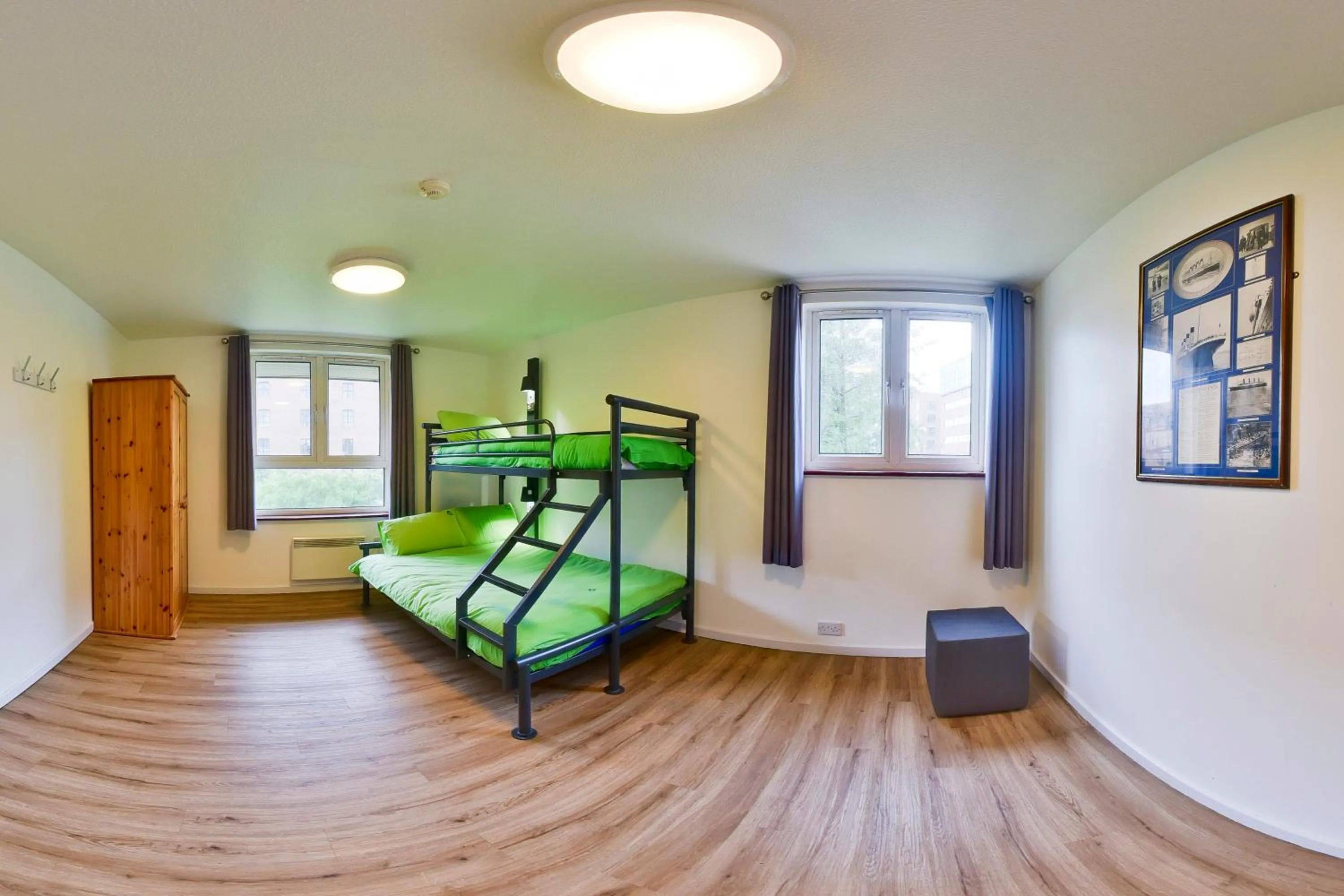 Bedroom, Bed in YHA Liverpool Albert Dock