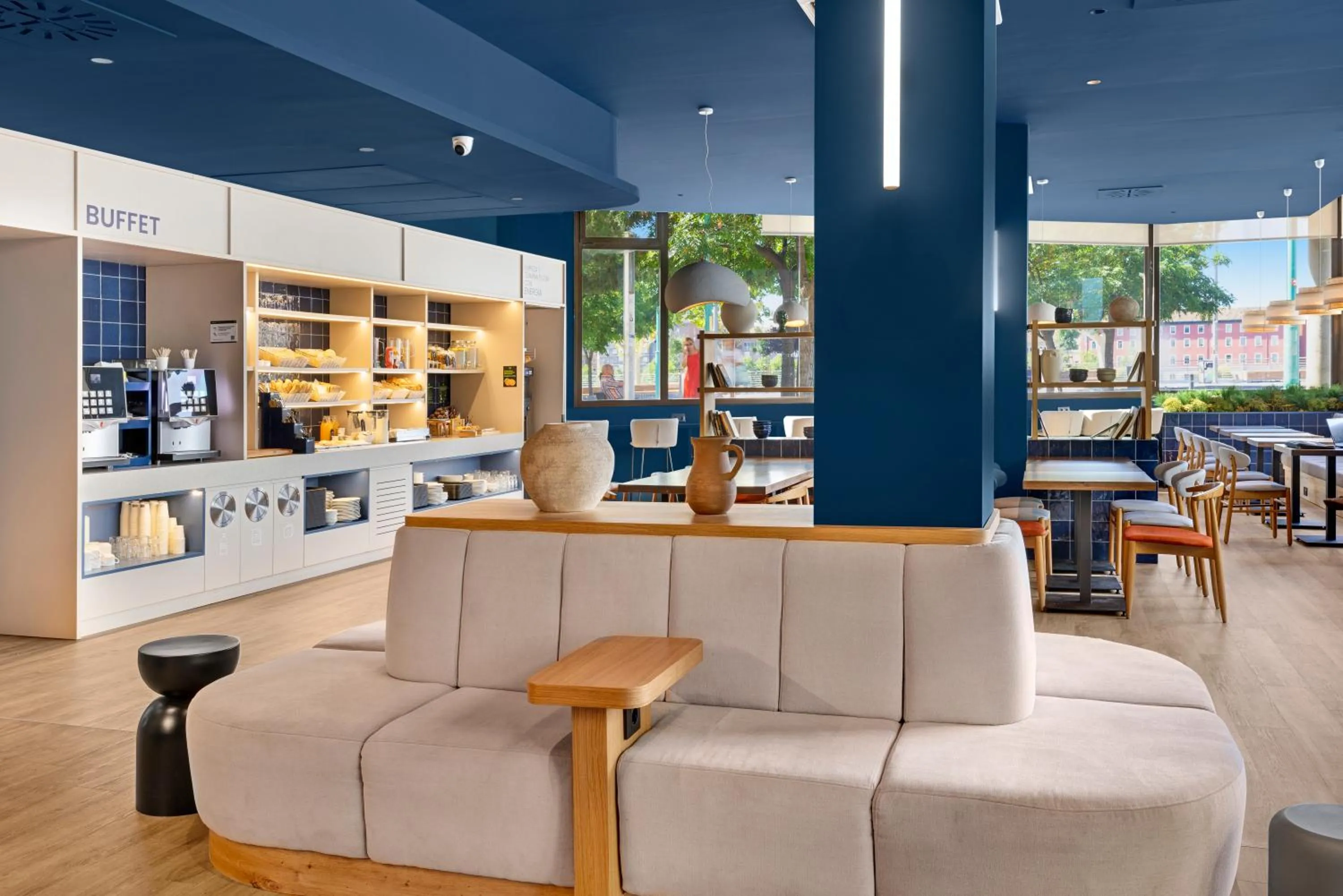 Dining area in B&B HOTEL Zaragoza Centro