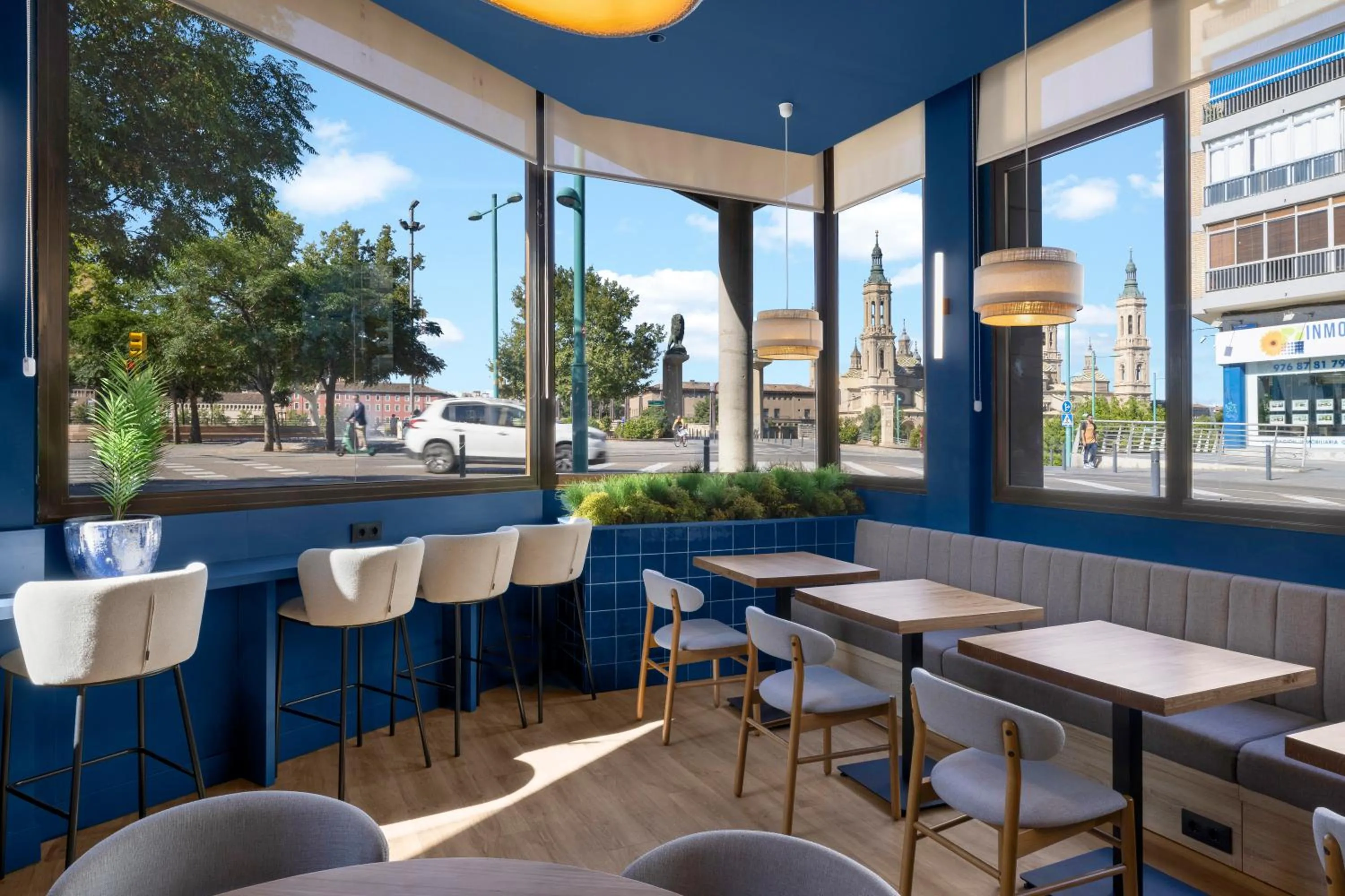 Seating area in B&B HOTEL Zaragoza Centro