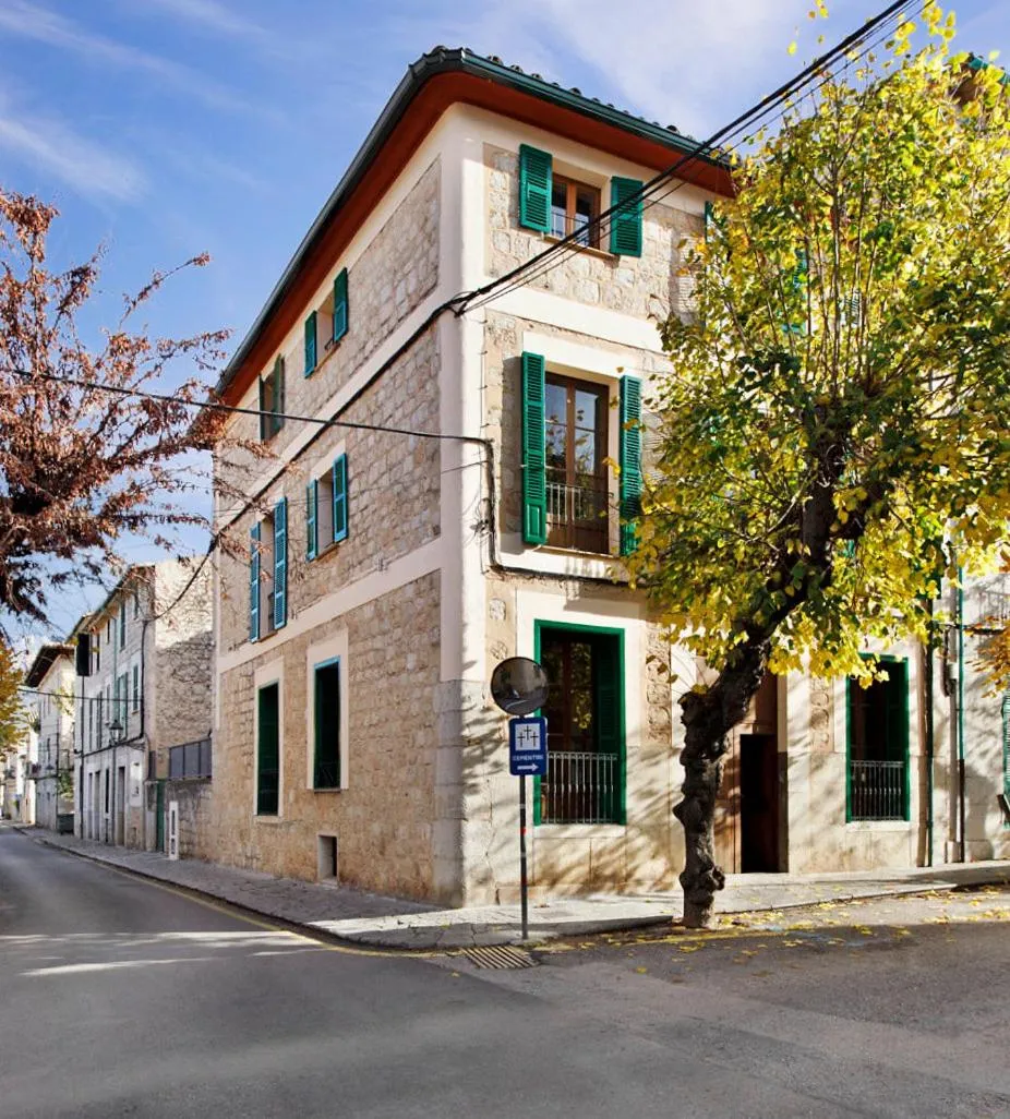 Property building in Hostel Sóller