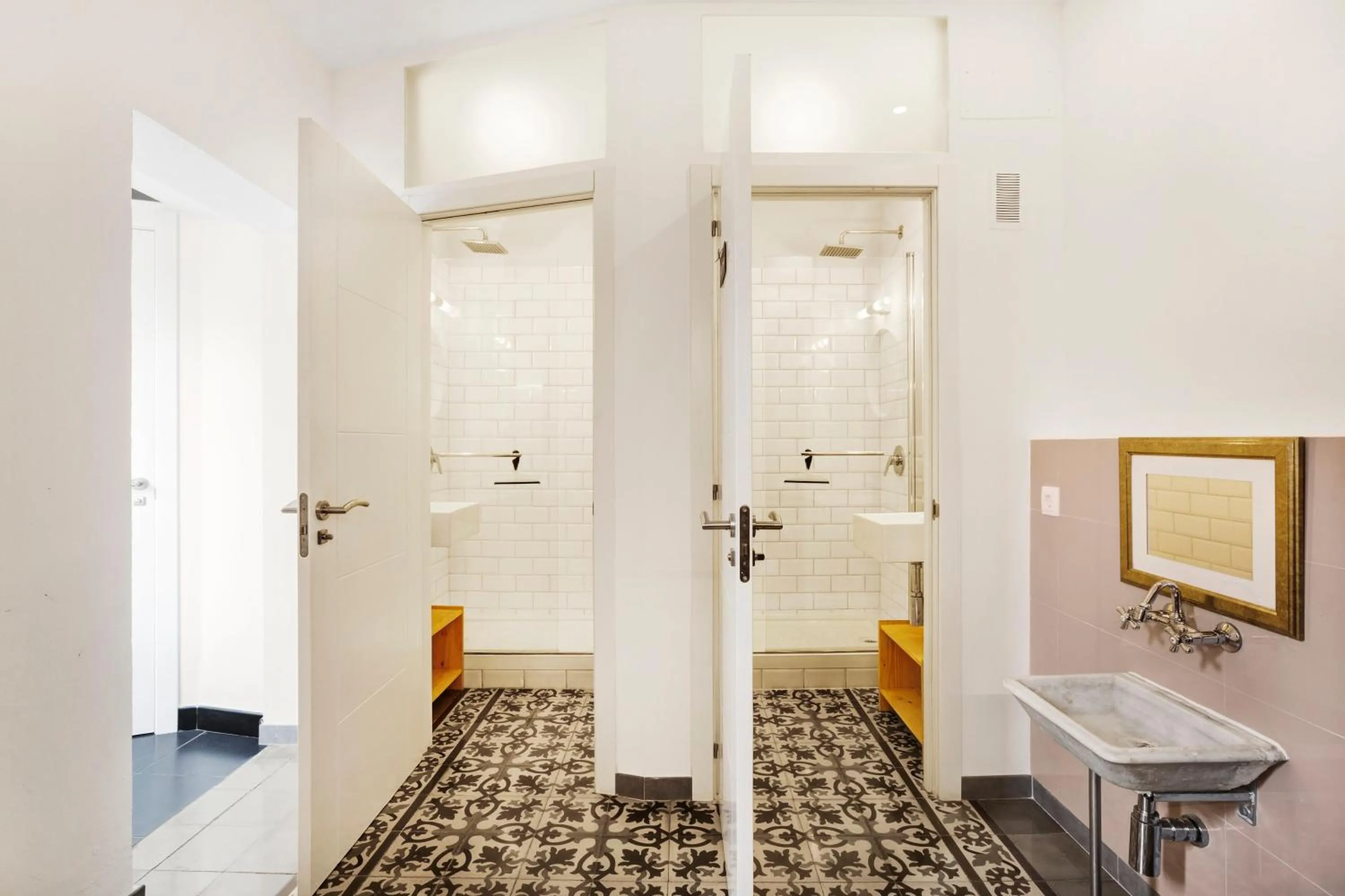 Shower in Hostel Sóller