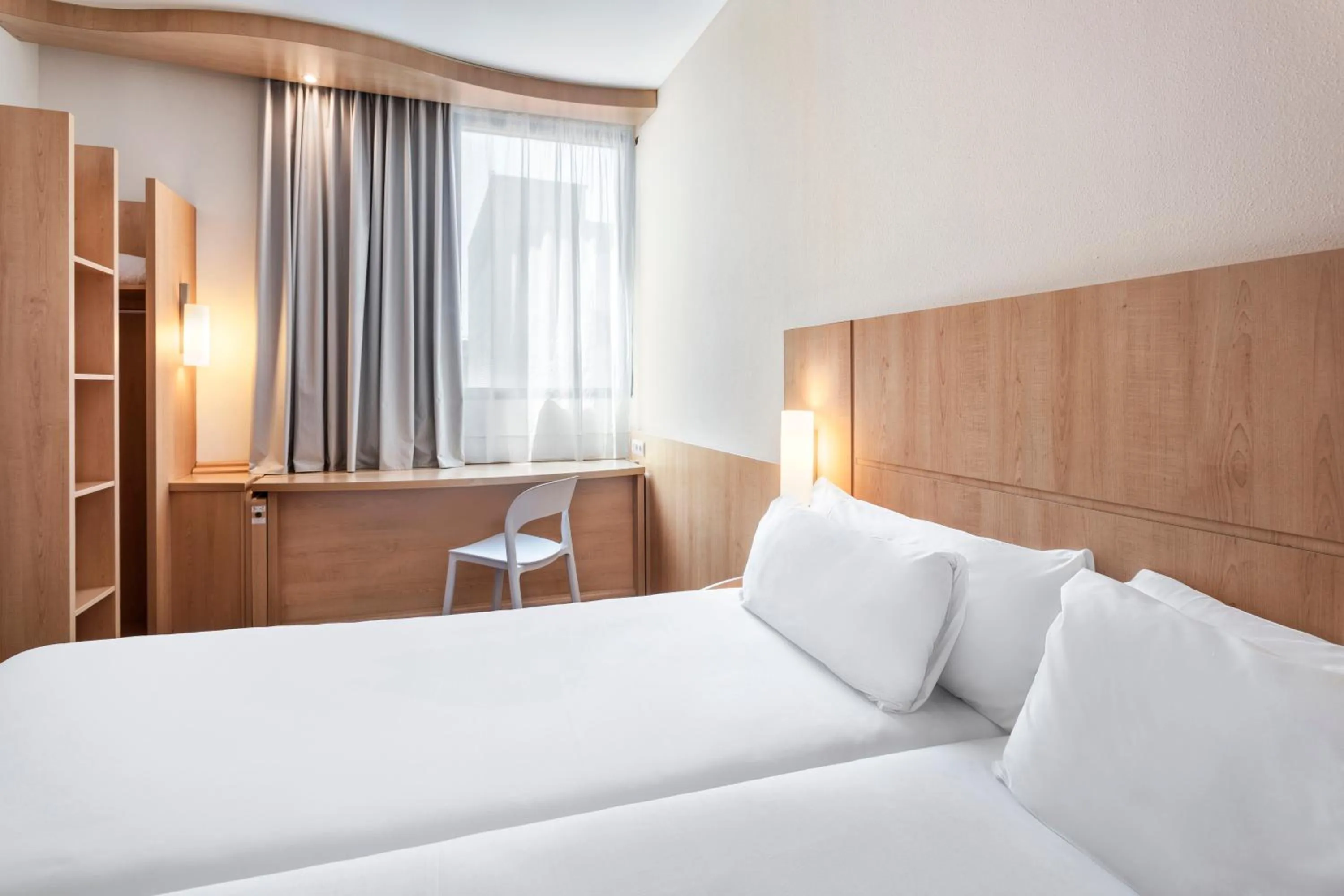 Bedroom, Bed in B&B HOTEL Barcelona Mataro