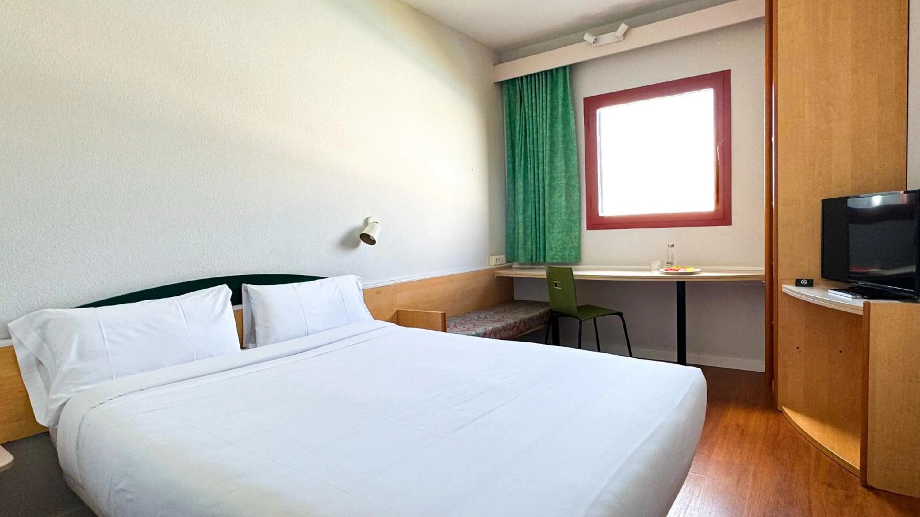 Bed in Hotel Iris Guadalajara