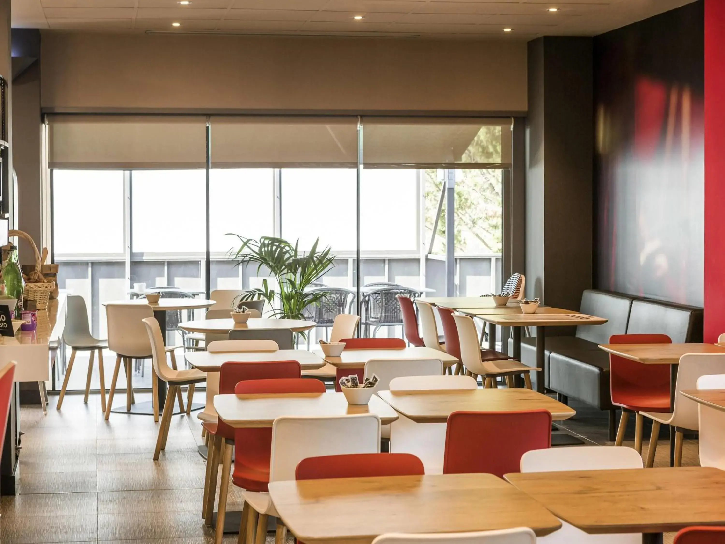 Restaurant/places to eat in Ibis Montmelo Granollers Restaurant/places to eat in Ibis Montmelo Granollers
