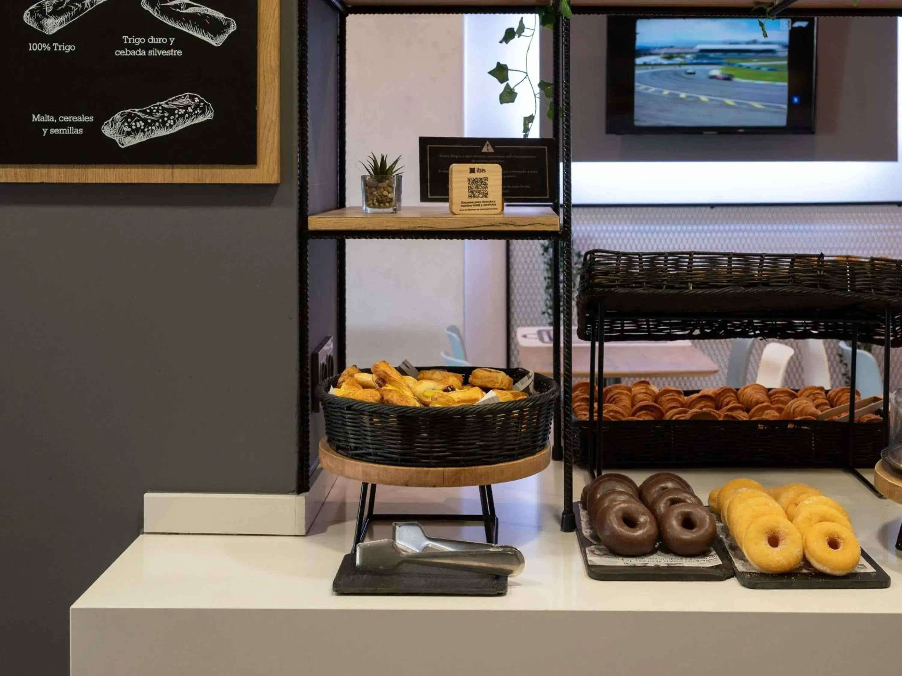 Breakfast in Ibis Montmelo Granollers Breakfast in Ibis Montmelo Granollers