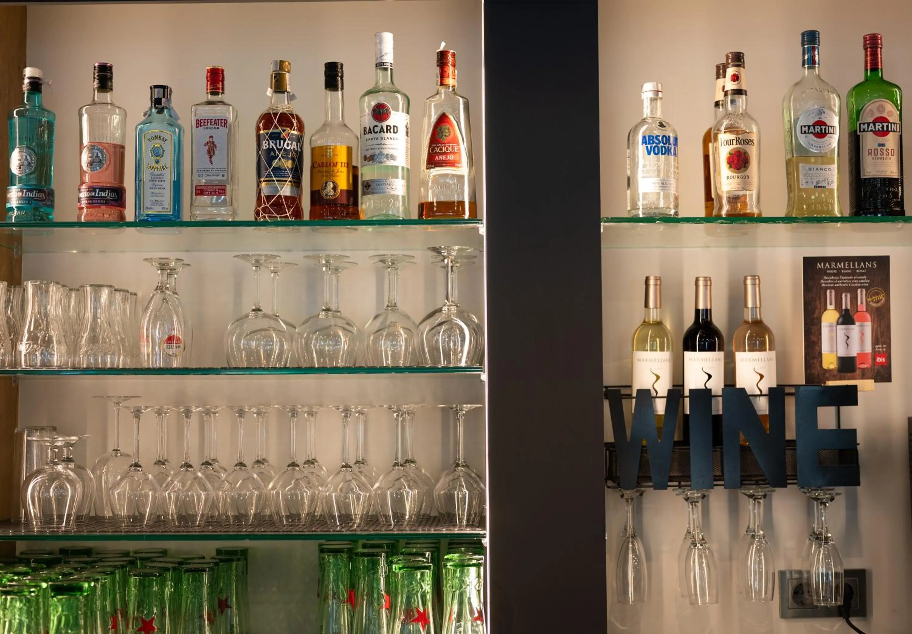 Lounge or bar in Ibis Montmelo Granollers