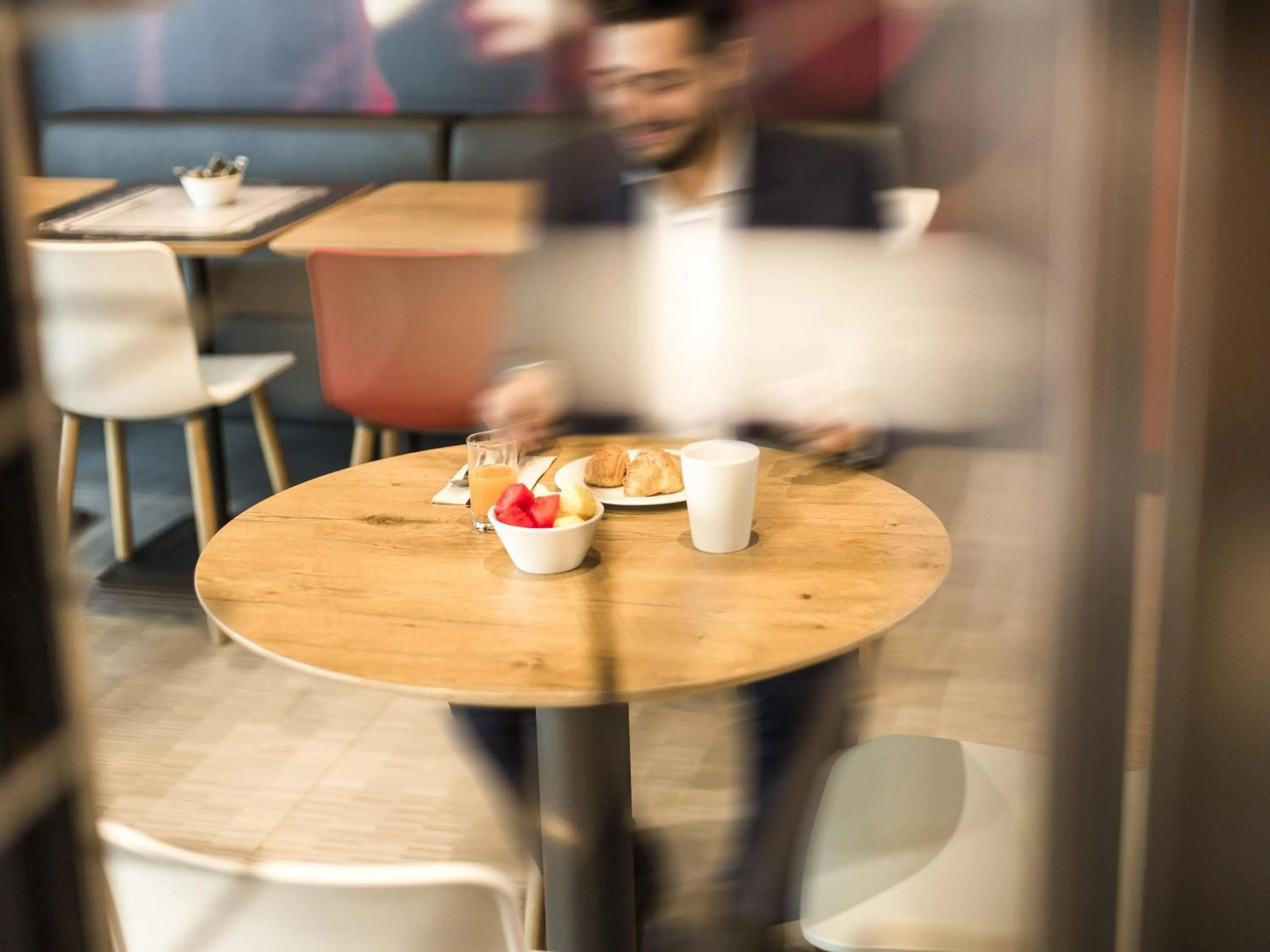 Lounge or bar in Ibis Montmelo Granollers