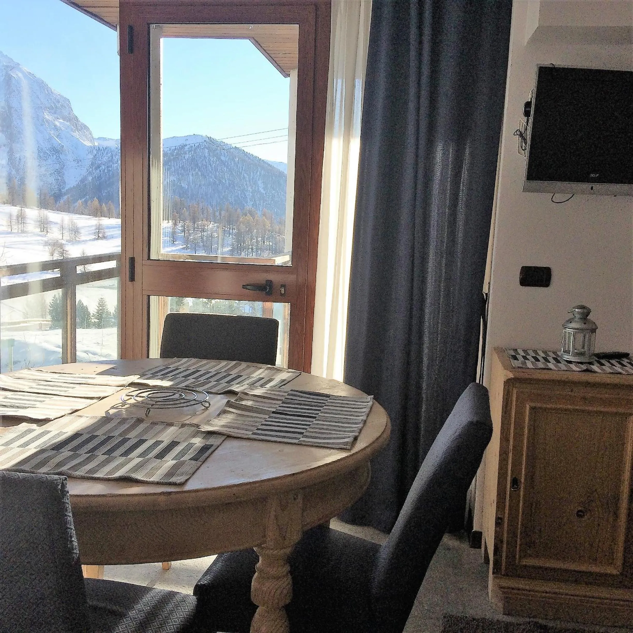 Living room in Shackleton Chalet