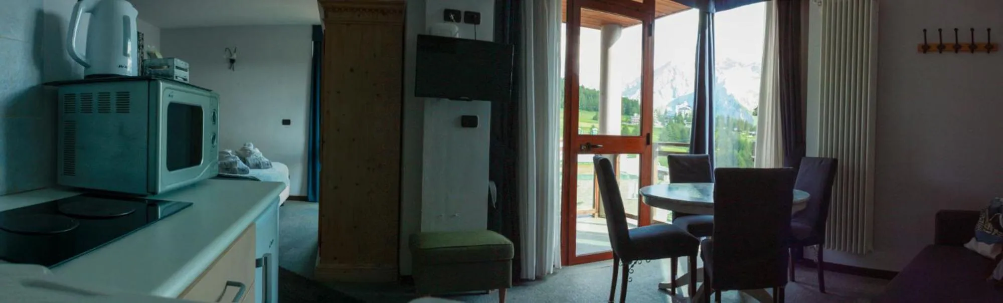 Kitchen or kitchenette in Shackleton Chalet