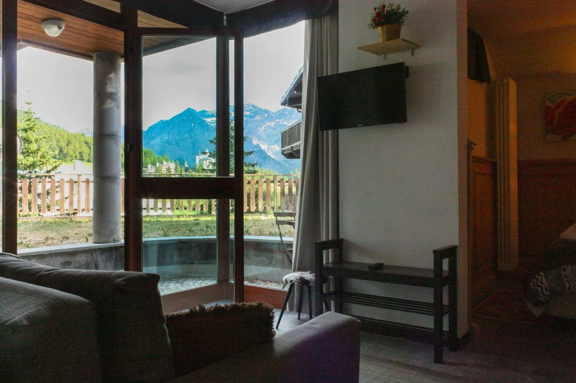 Garden view in Shackleton Chalet