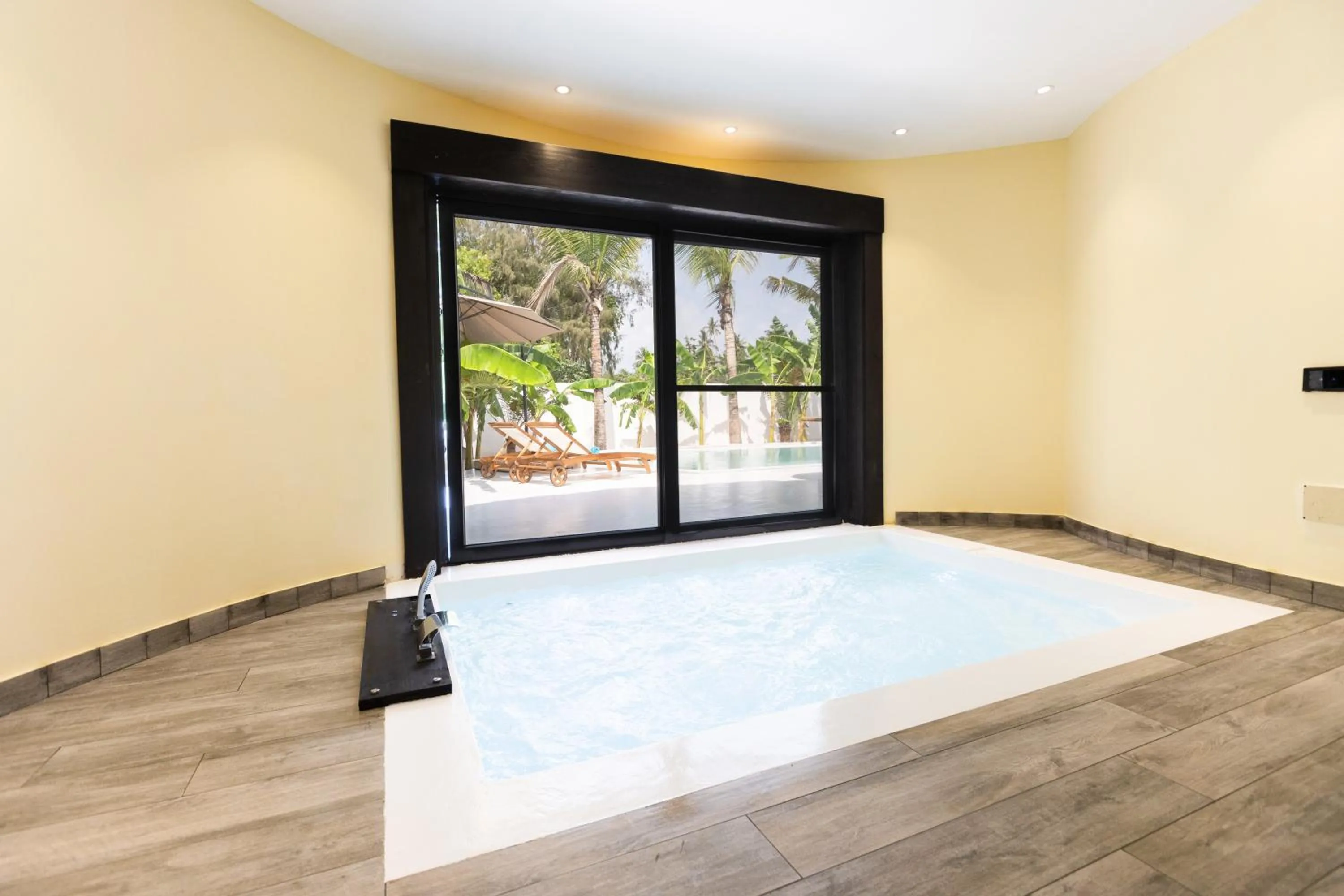 Hot Tub in Blue Moon Resort