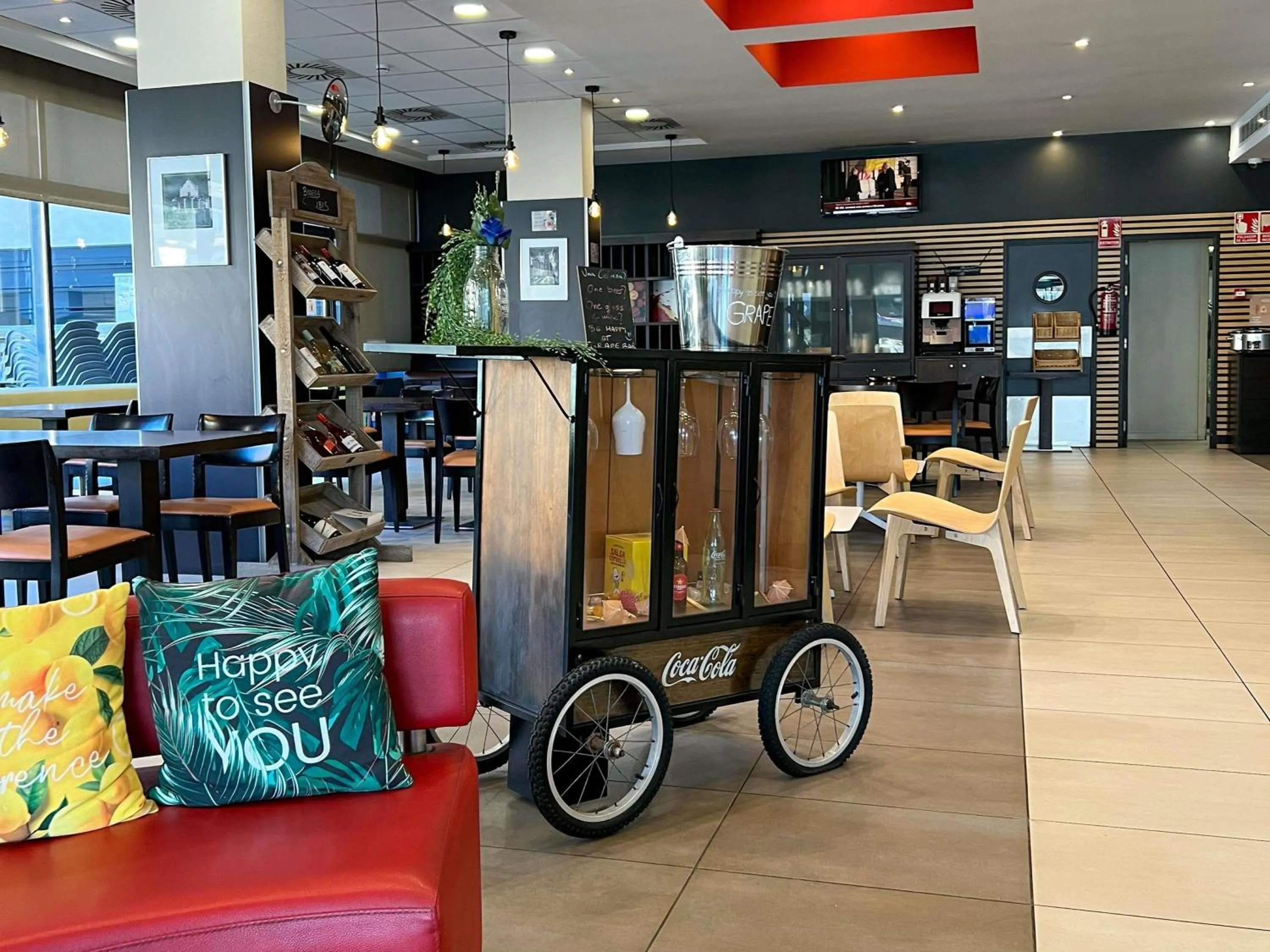 Lounge or bar in Ibis Ripollet