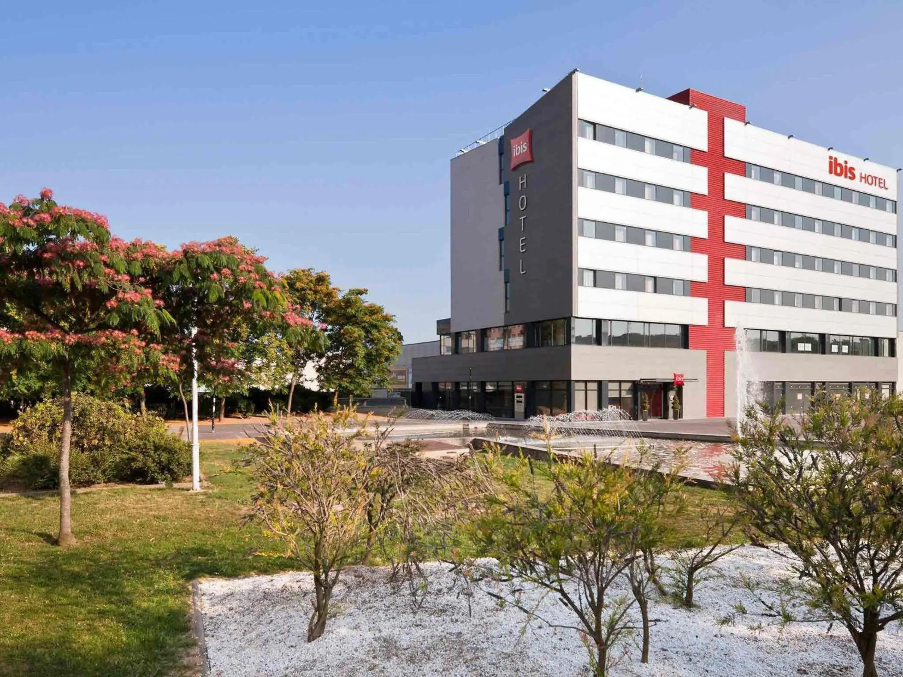 Property building in Ibis Ripollet Property building in Ibis Ripollet