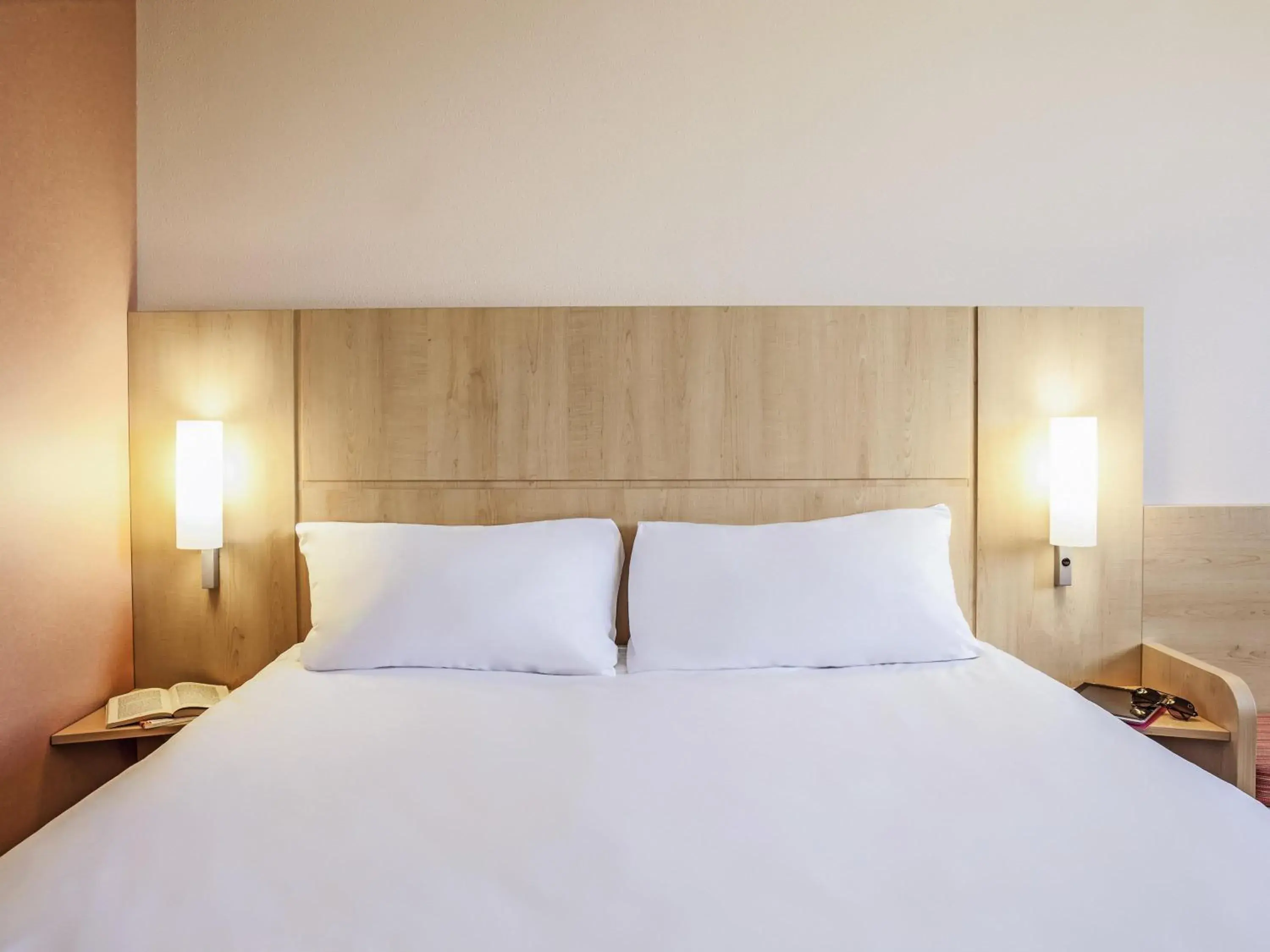 Bedroom, Bed in Ibis Ripollet Bedroom, Bed in Ibis Ripollet