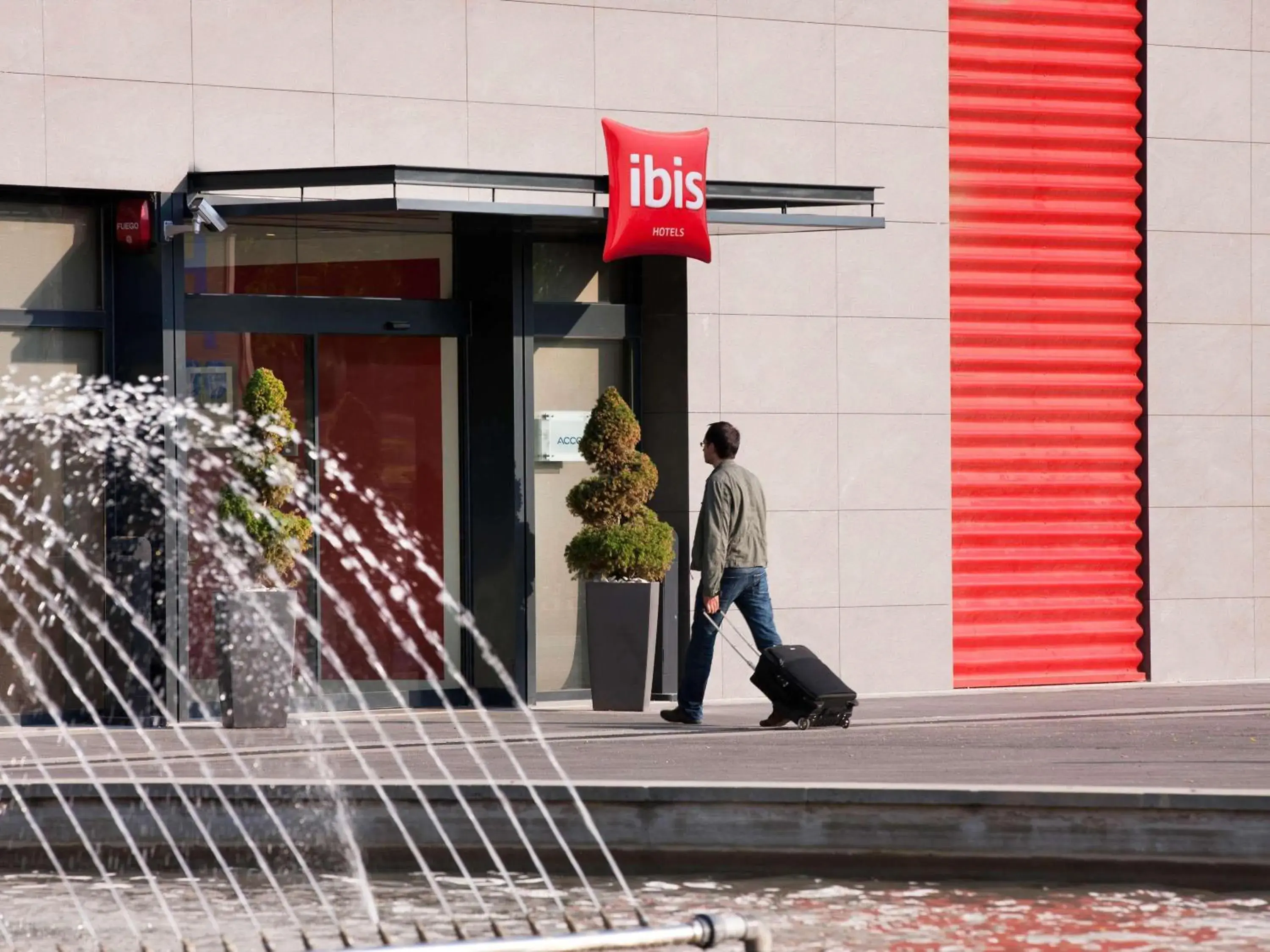 Property building in Ibis Ripollet Property building in Ibis Ripollet