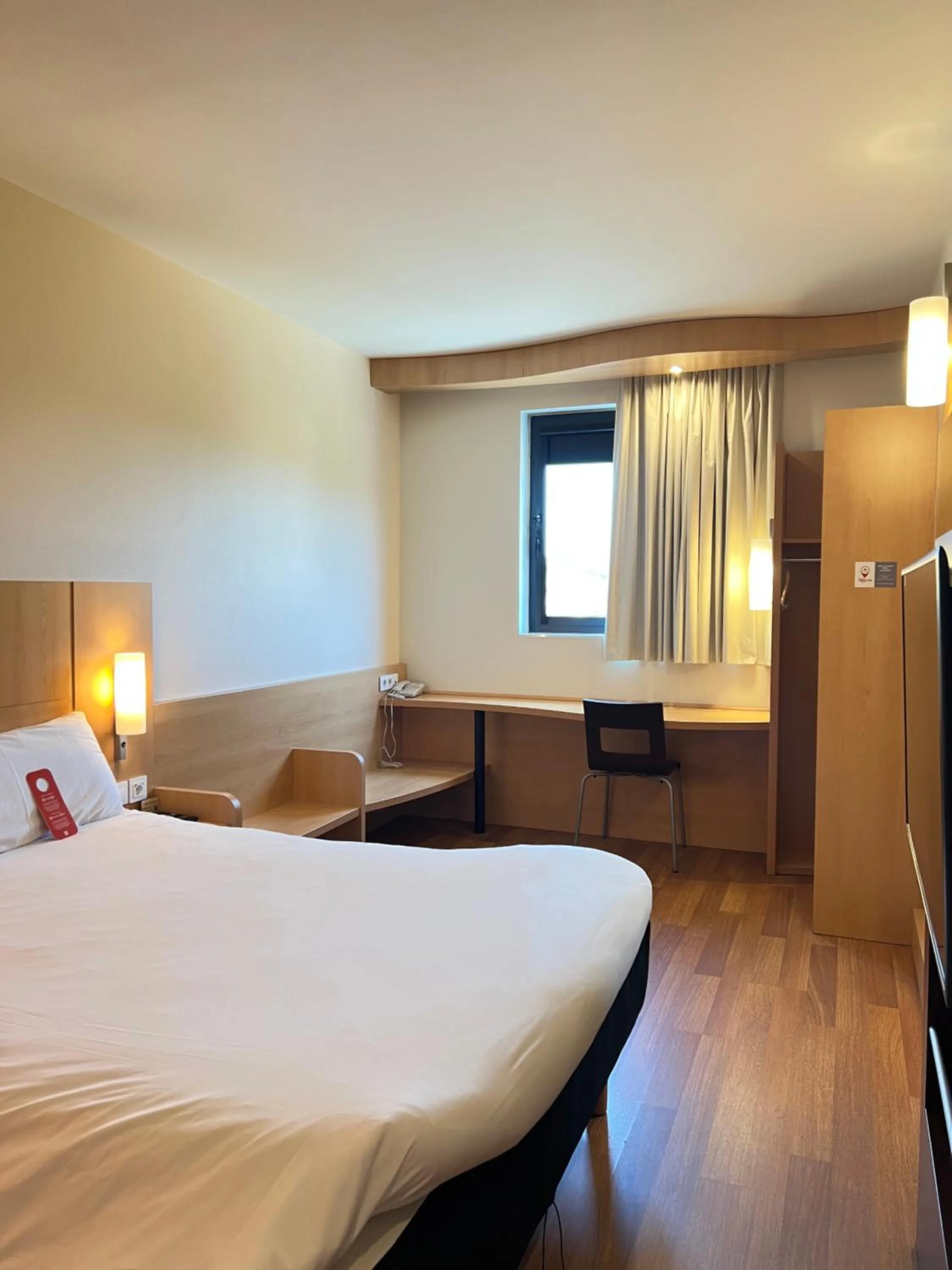 Bed in Ibis Ripollet