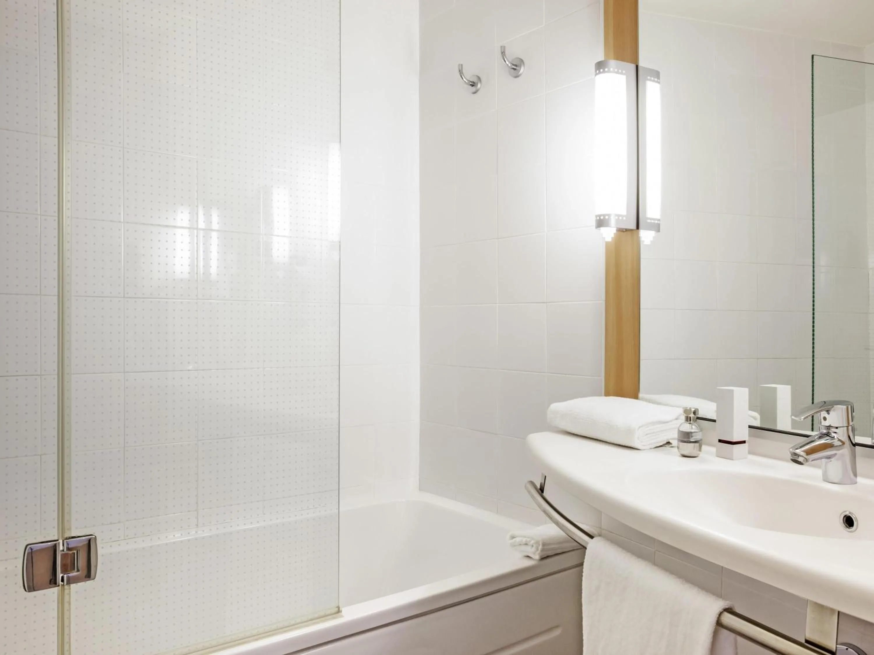 Bedroom in Ibis Ripollet