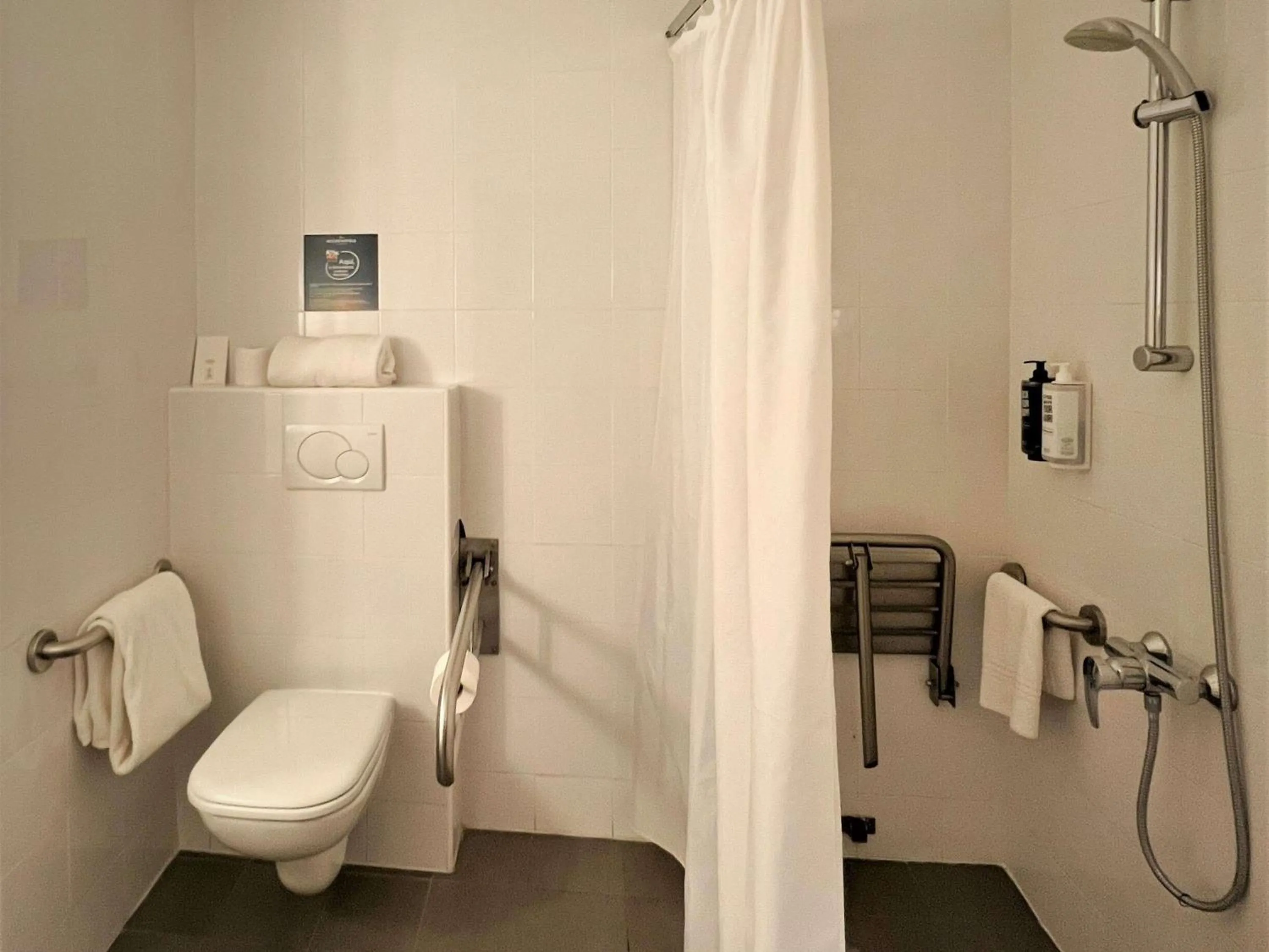 Bedroom in Ibis Ripollet